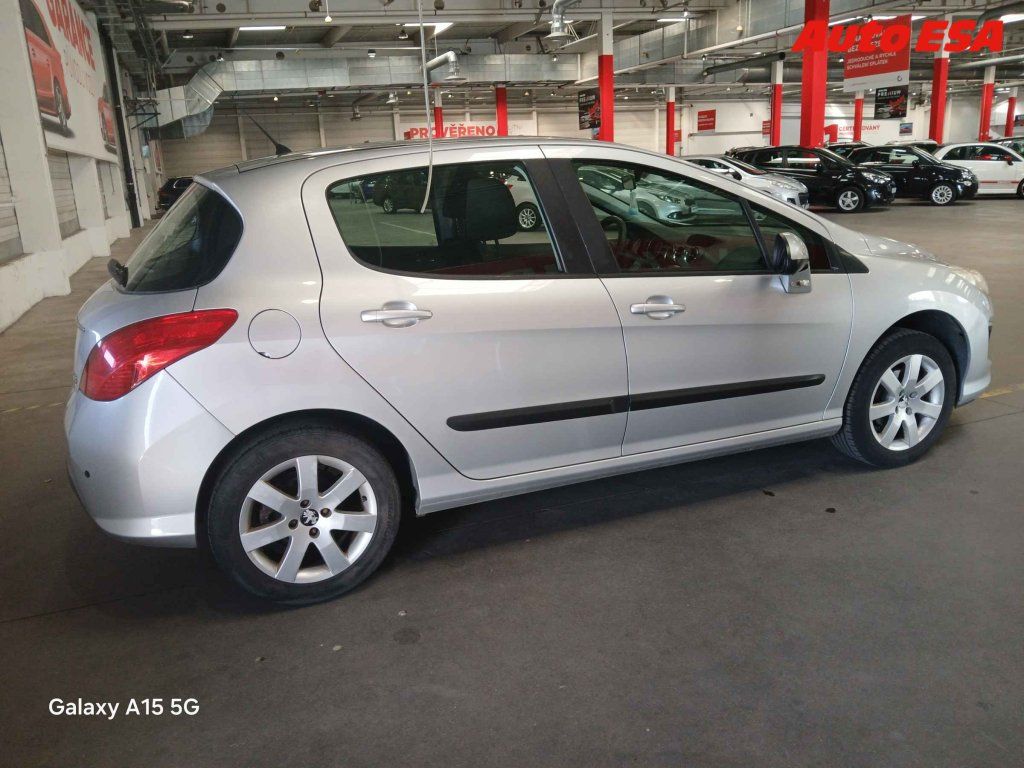 Peugeot 308, 1.4i,ČR - fotka 2