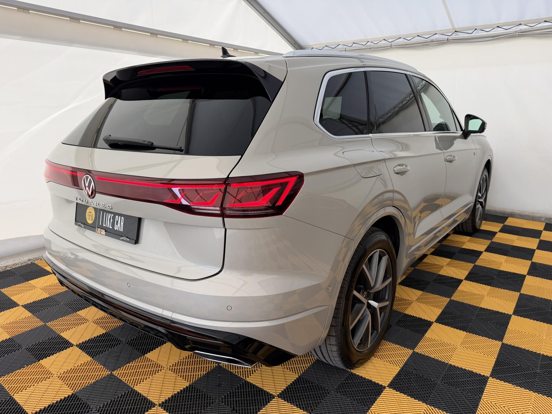 Volkswagen Touareg, 3.0Tdi*210kw*1-MAJ*DPH*R-Line* - fotka 5