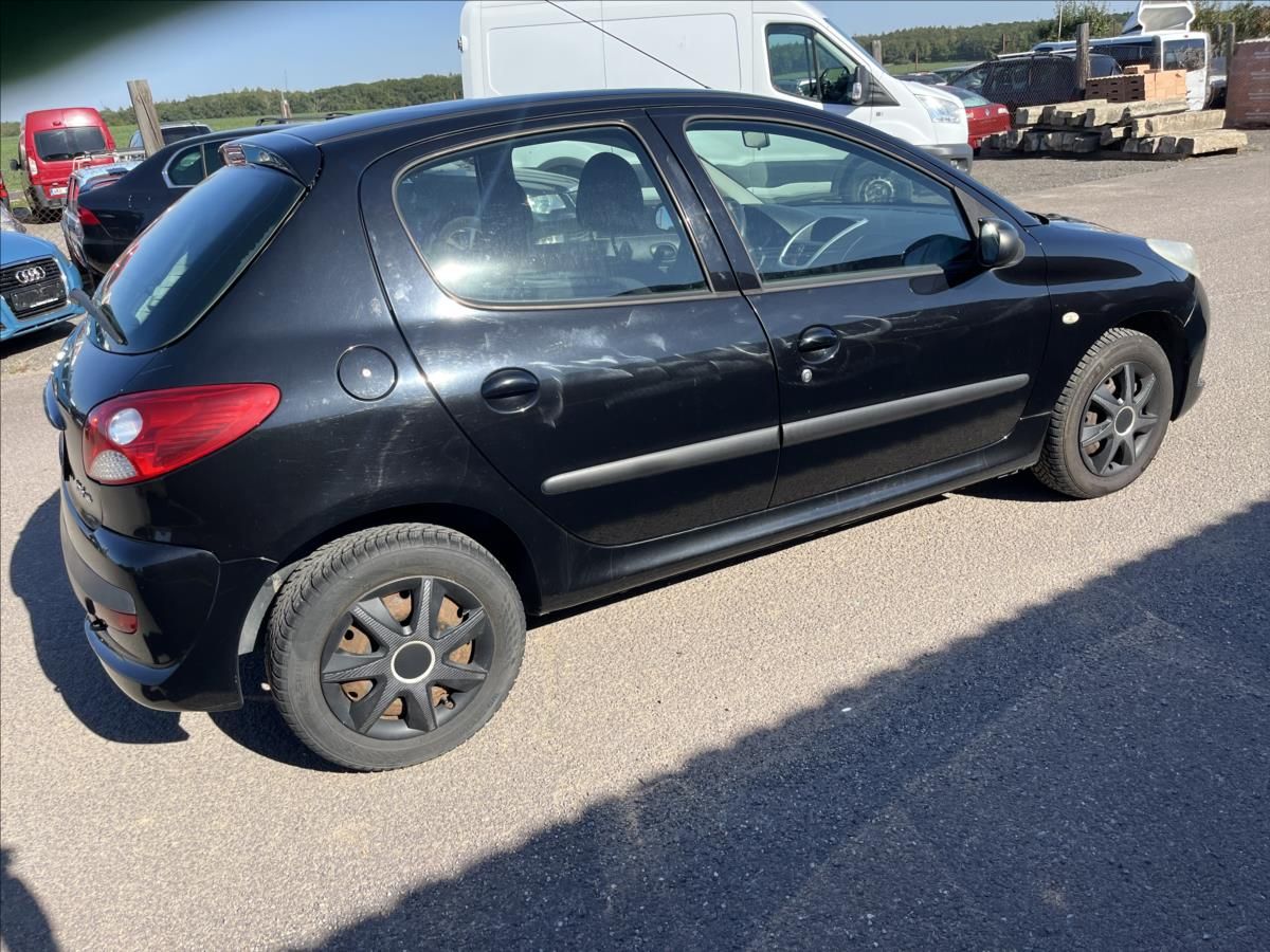 Peugeot 206, 1,1 i KLIMA ROZVODY SERVIS - fotka 5