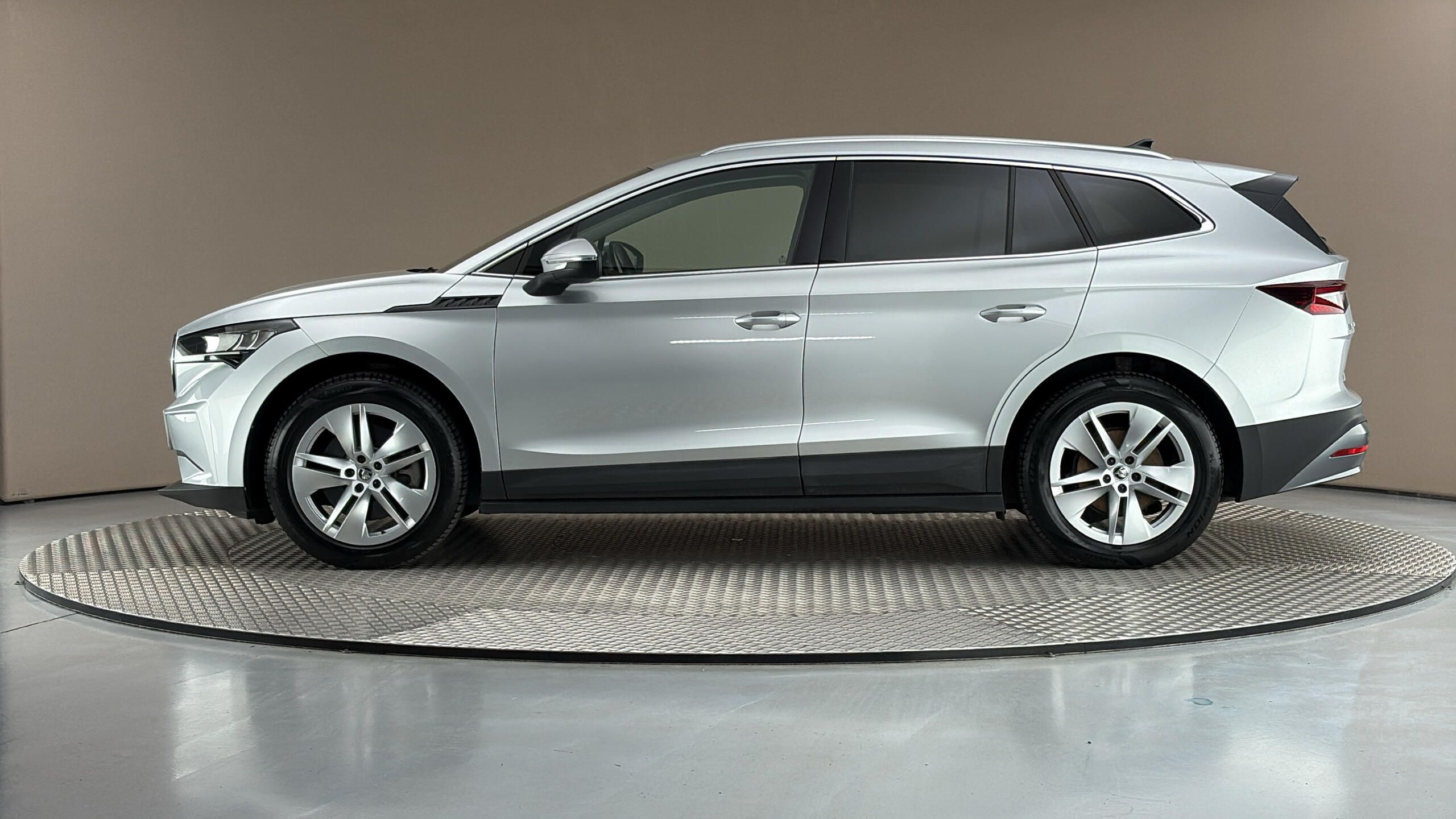 Škoda Enyaq, 82 kWh AUT 80 Loft - fotka 4