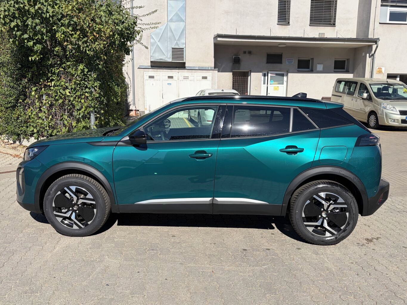 Peugeot 2008, ALLURE Hybrid 110 e-DCS6 - CEL - fotka 6