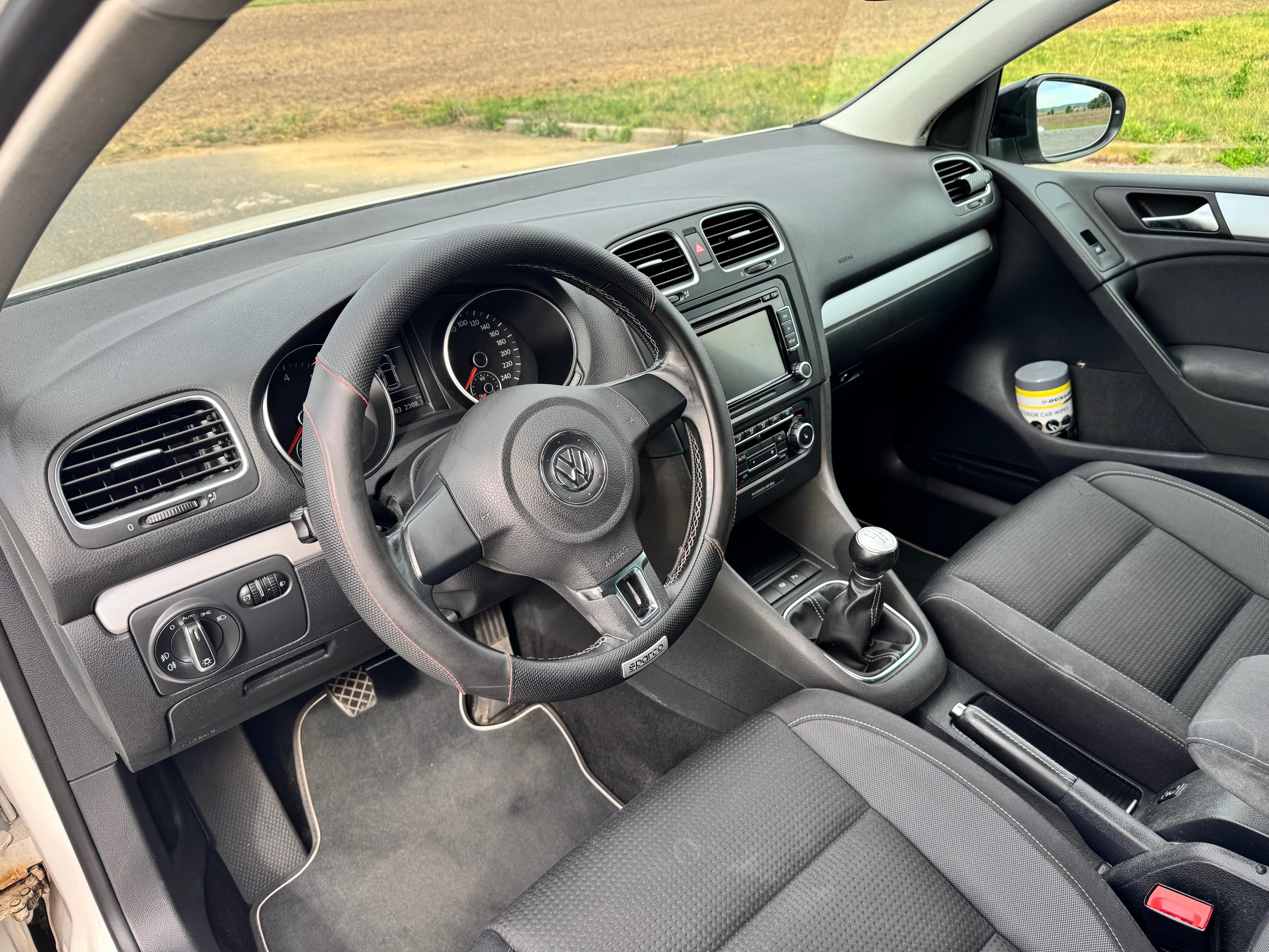 Volkswagen Golf, Vw golf 6 1.2 TSI 63kw - fotka 5