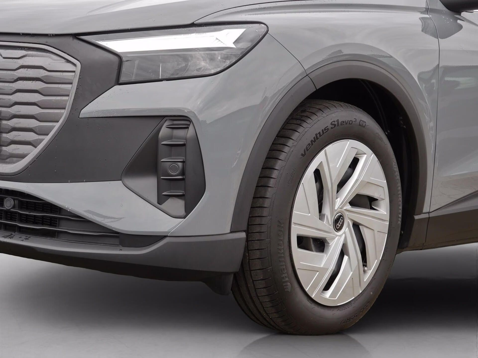 Audi Q4 e-tron, 40 Sportback Keyless Asistence - fotka 4