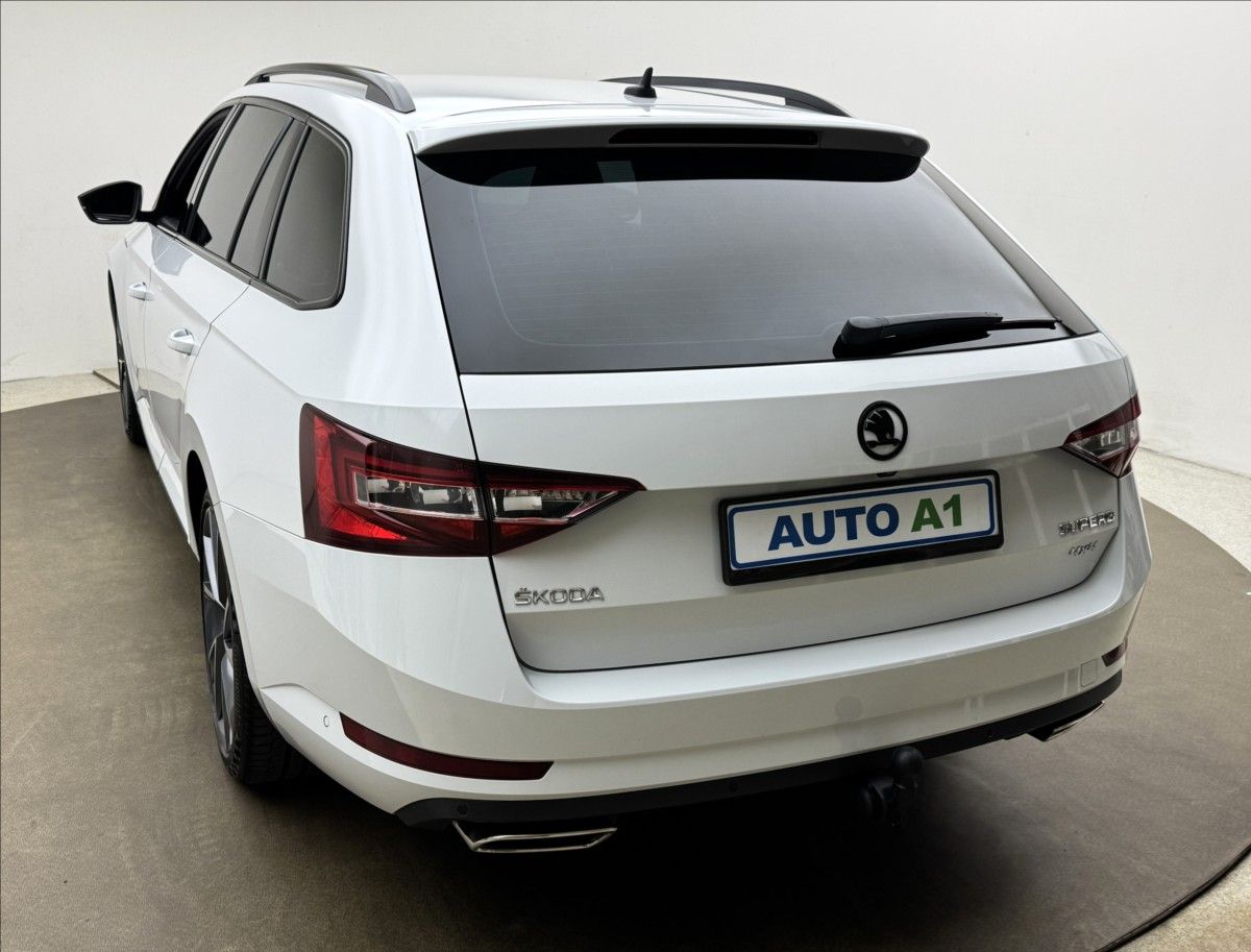 Škoda Superb, 2,0 SPORTLINE 4X4 DSG 350HPAPR - fotka 6