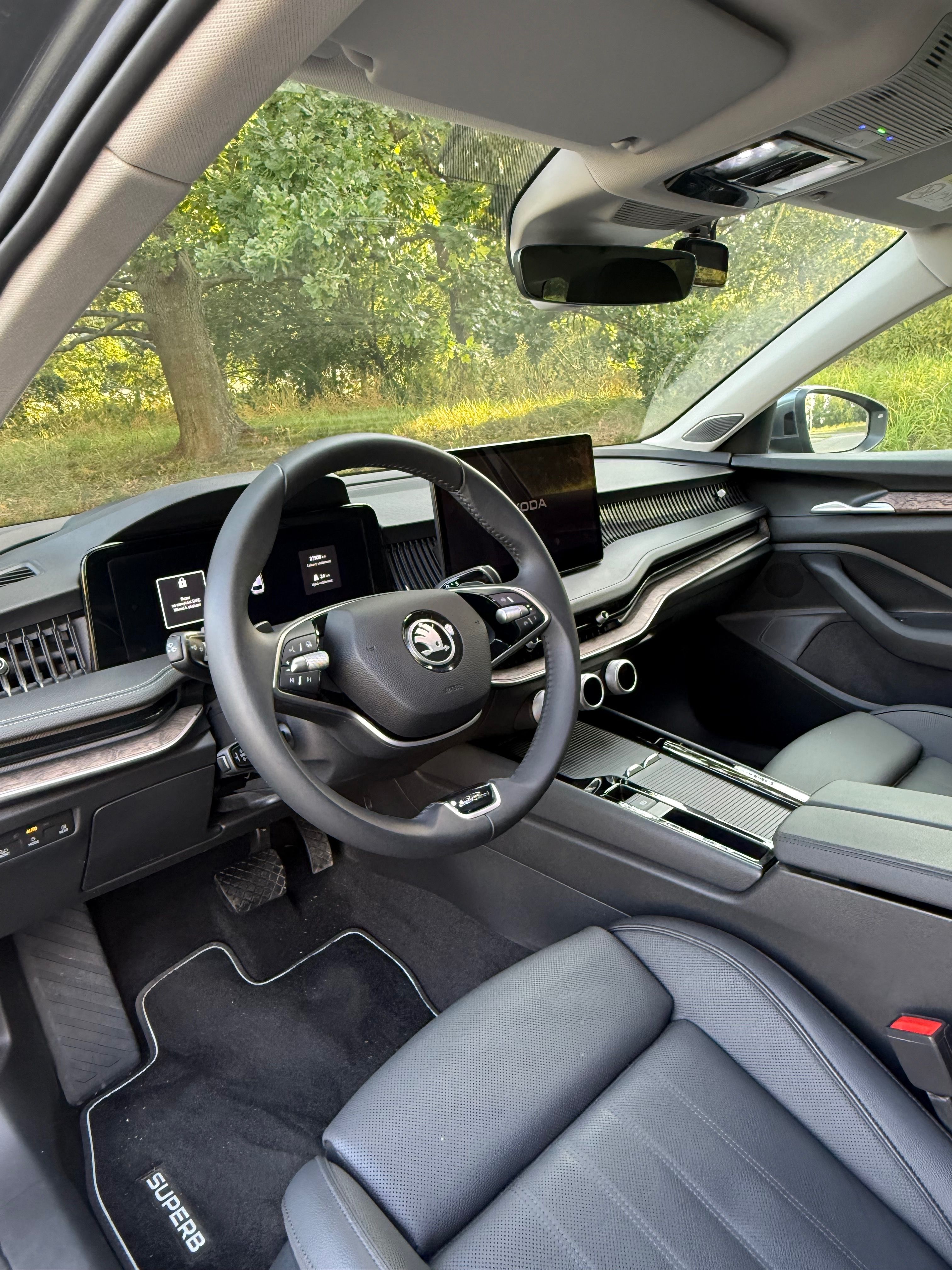 Škoda Superb, COMBI IV DSG L&K 1.5 TSI - fotka 4