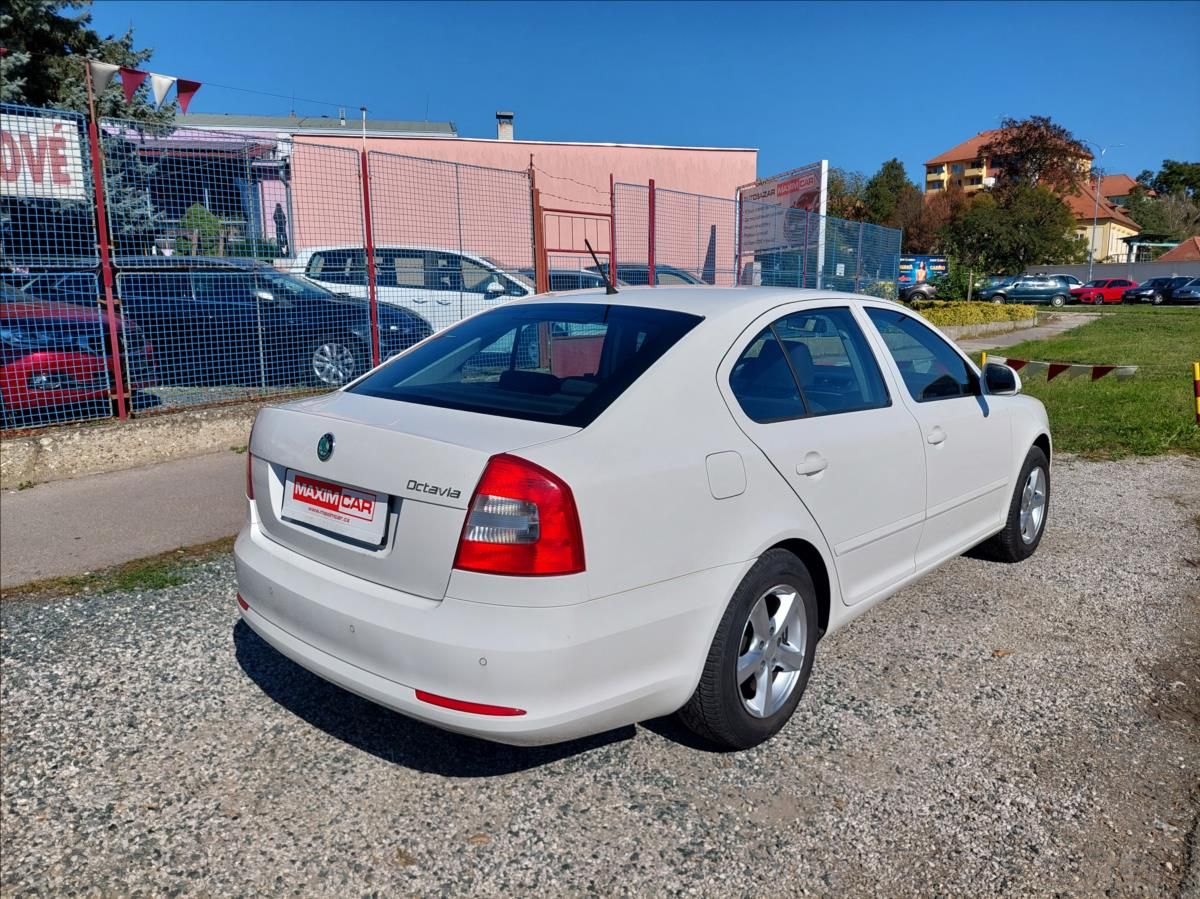 Škoda Octavia, 1,6 TDi DSG ČR po rozvodech - fotka 5
