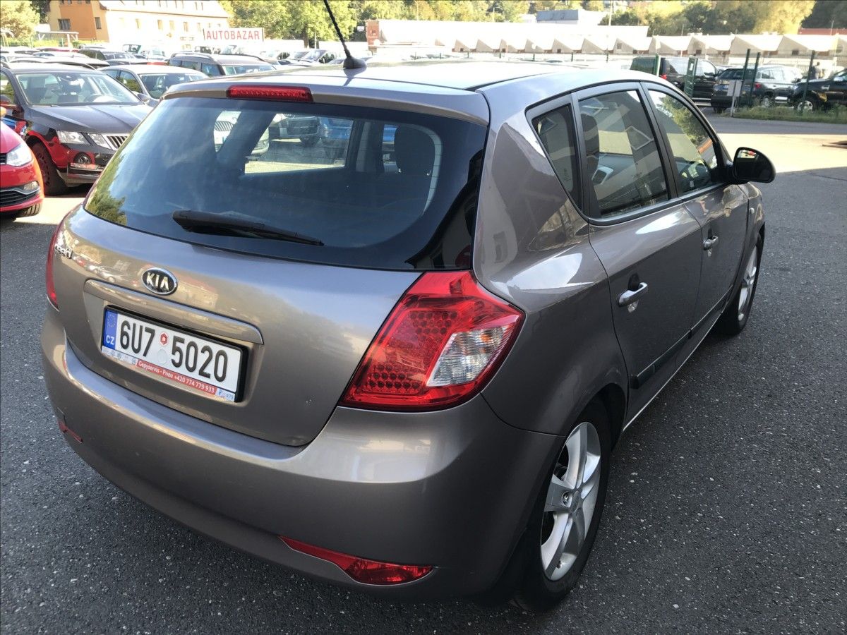 Kia Cee´d, 1,4 i 77kW 5dv. AC - fotka 6