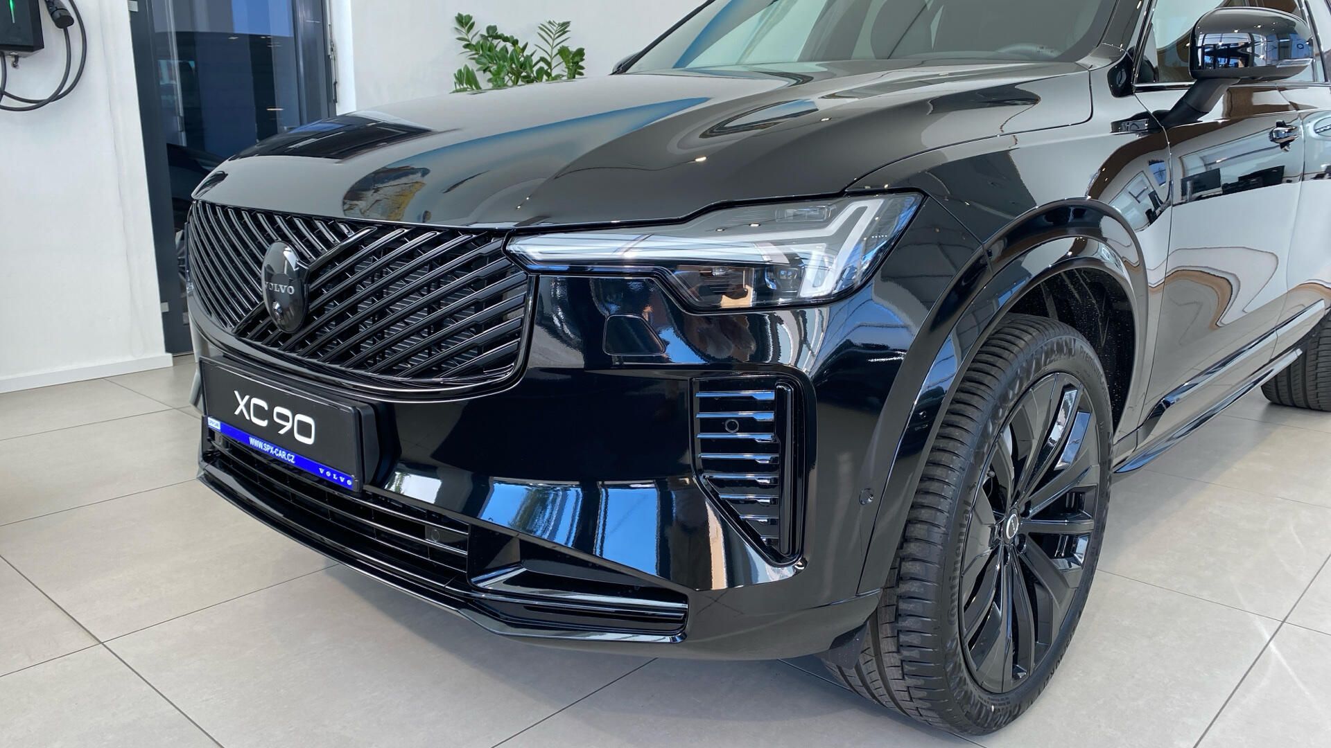 Volvo XC90, PLUS BLACK EDITION, B5 AWD, 18 - fotka 3