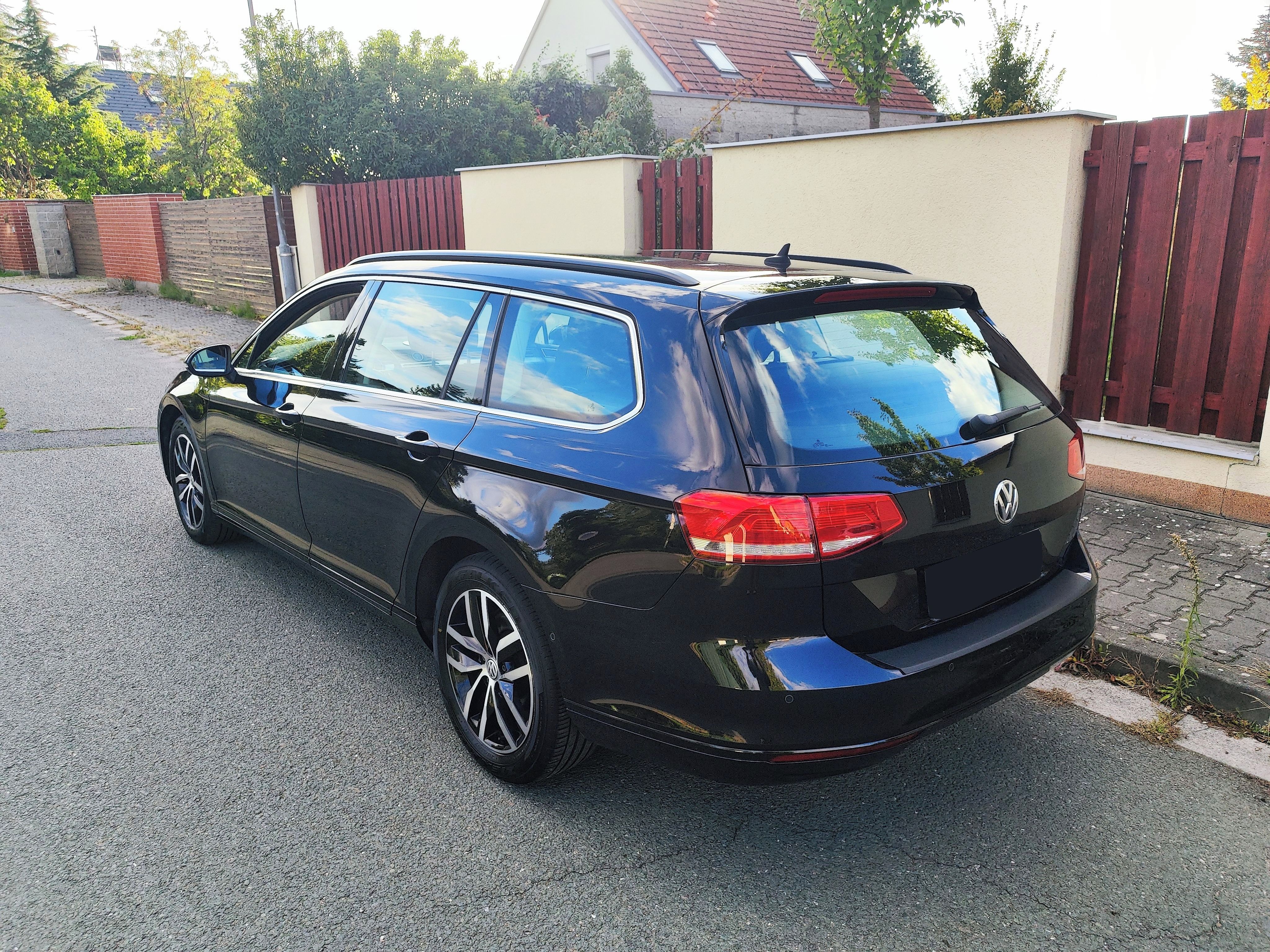 Volkswagen Passat Variant, 2,0TDi 110kW Comfortline, LED - fotka 6