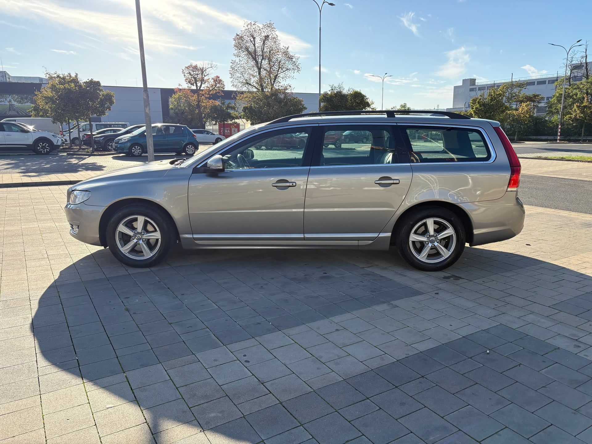 Volvo V70, D2/Momentum/ČR-1.maj./servis - fotka 4