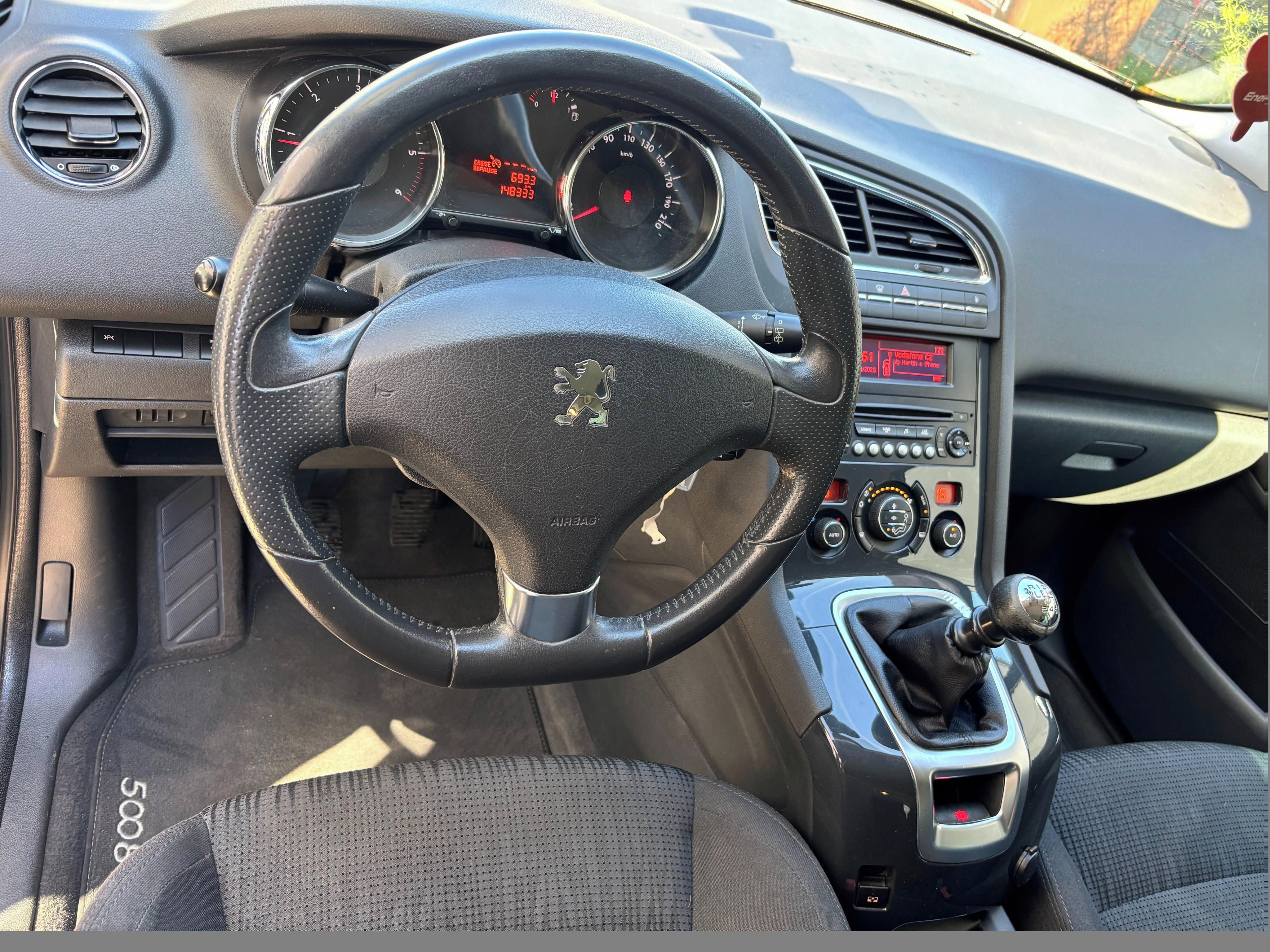 Peugeot 5008, 2.0 HDI Family Pack, tažné - fotka 2