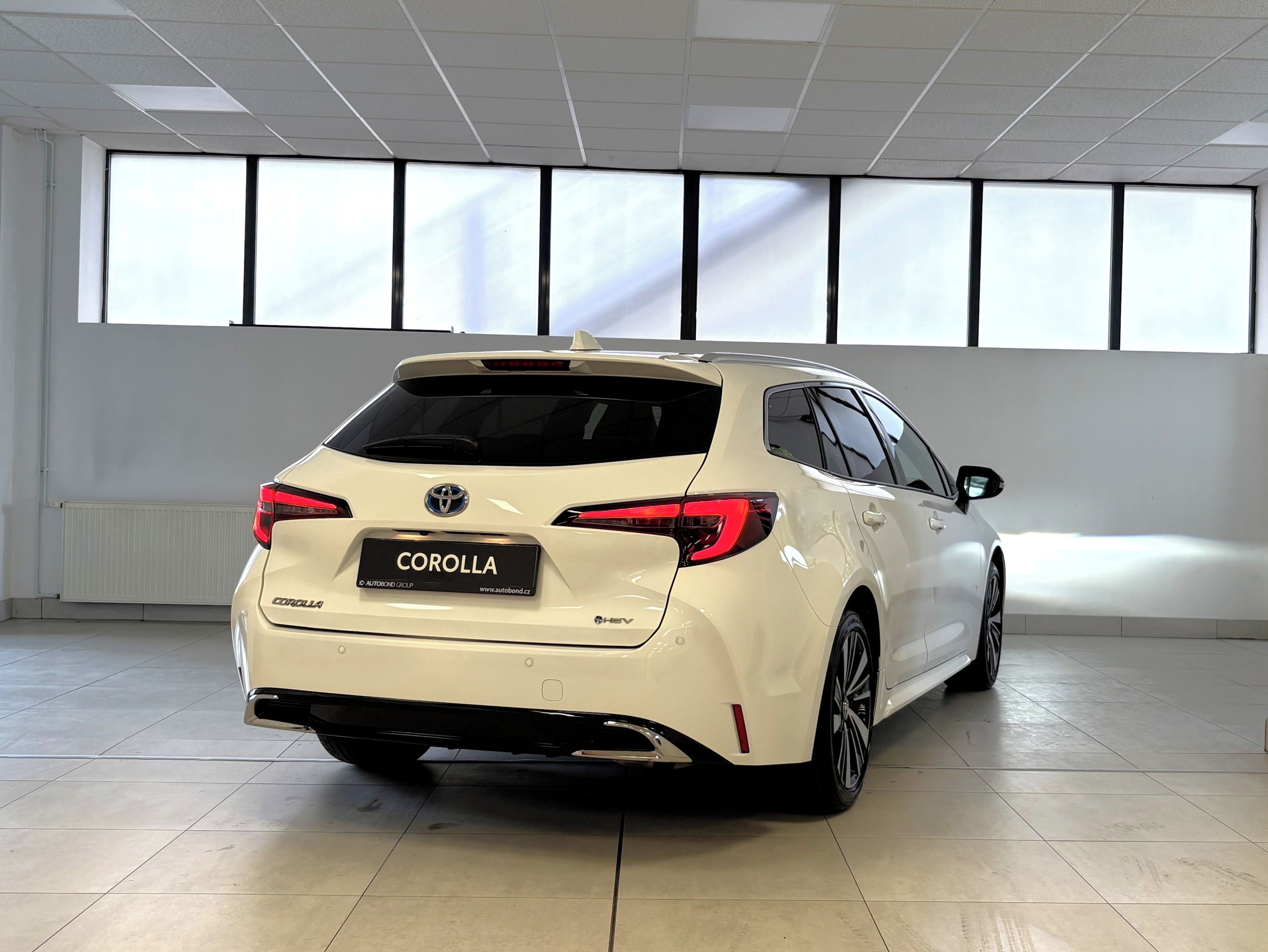 Toyota Corolla, TS, Style, 1,8L HEV - fotka 5