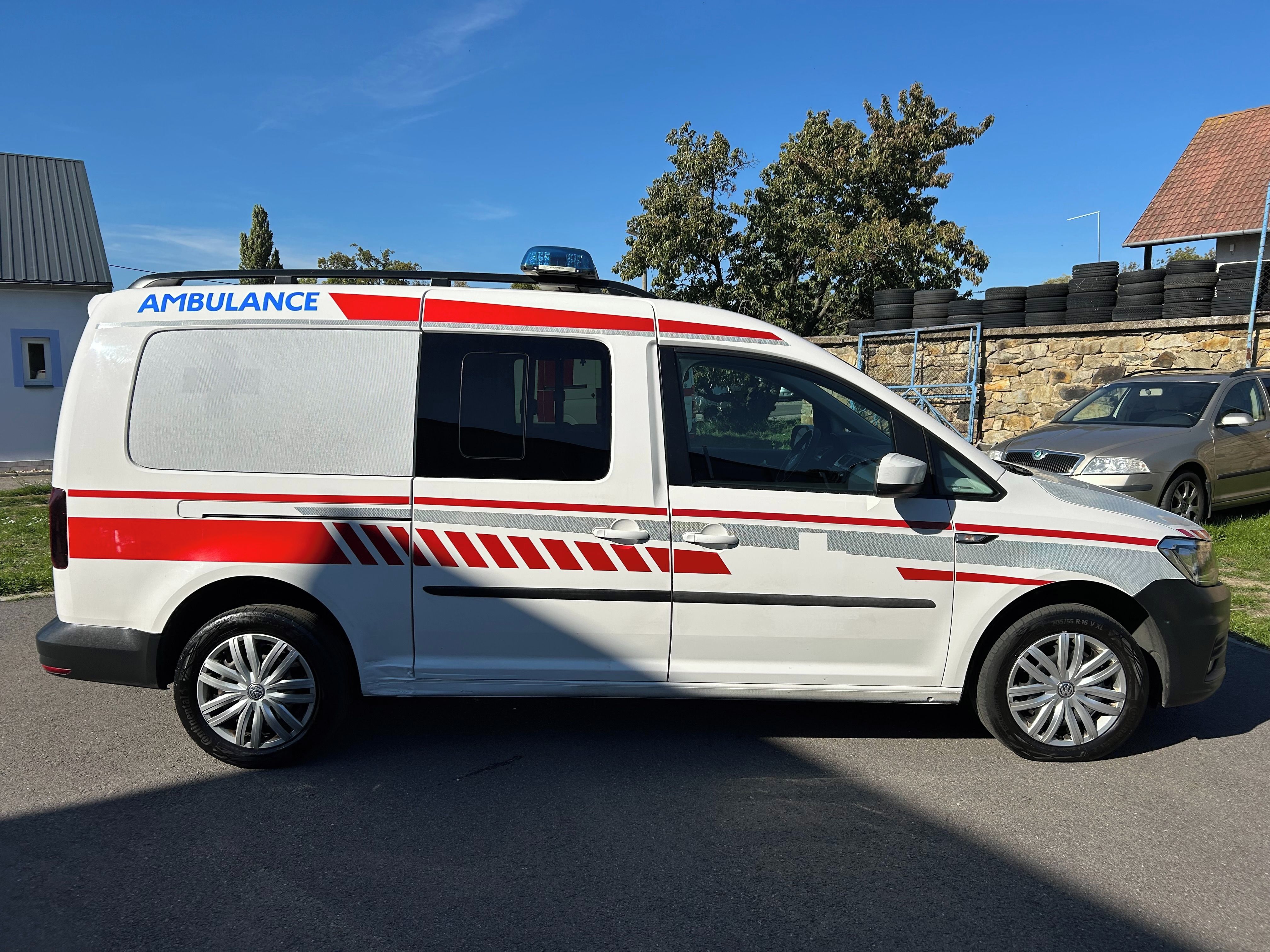 Volkswagen Caddy, Maxi 2.0TDI Sanitní vůz 7 míst - fotka 4