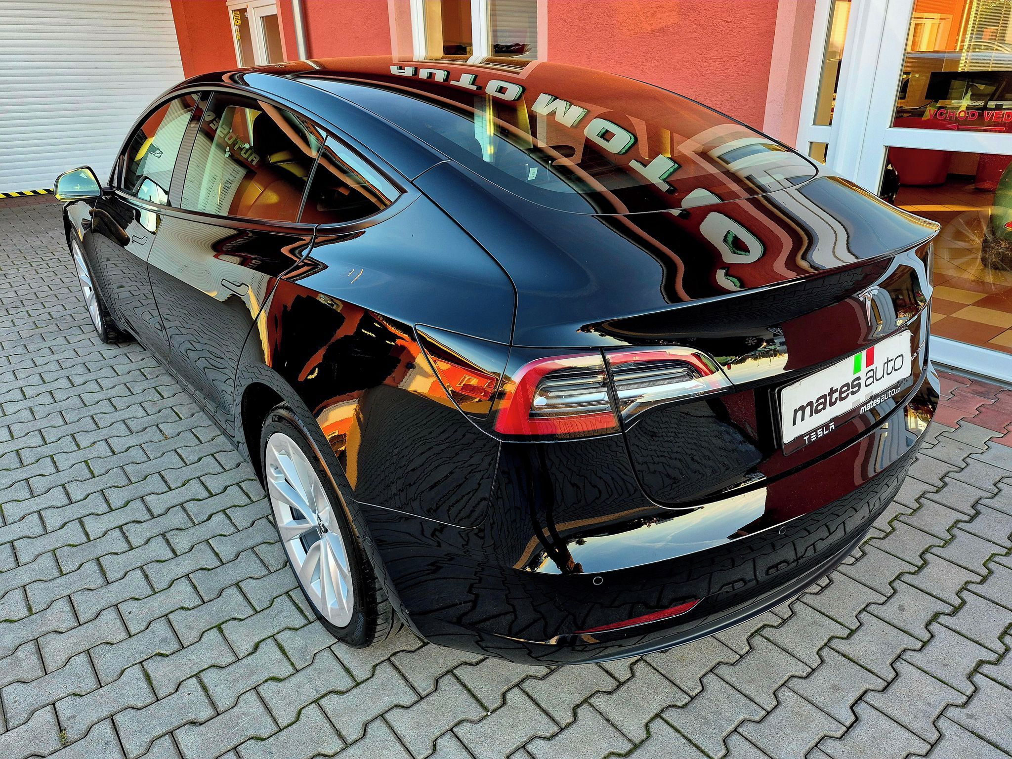 Tesla Model 3, Long Range Dual Motor 366 kW - fotka 3