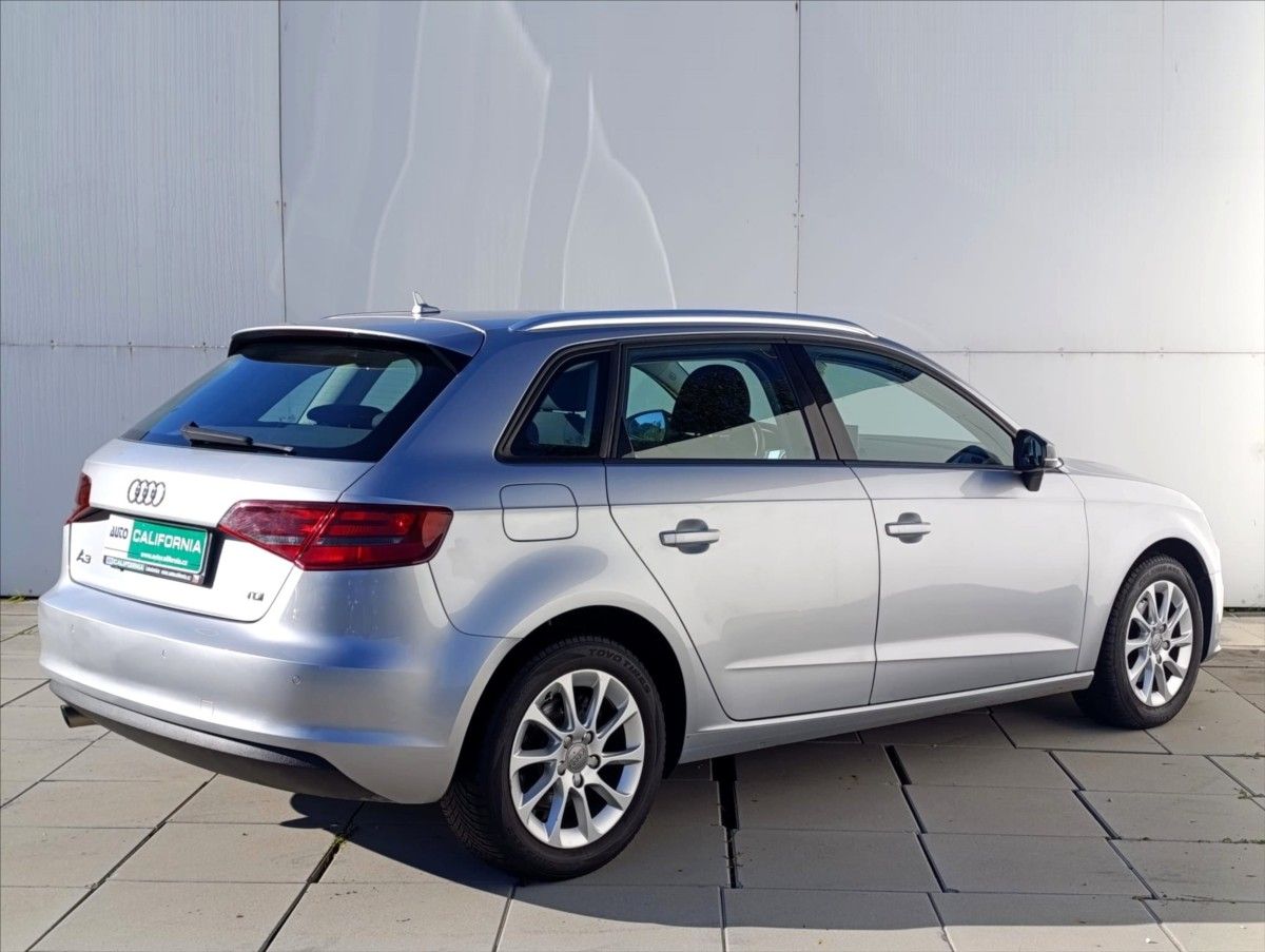 Audi A3, 1,6 TDi Aut.klima,Navigace - fotka 6
