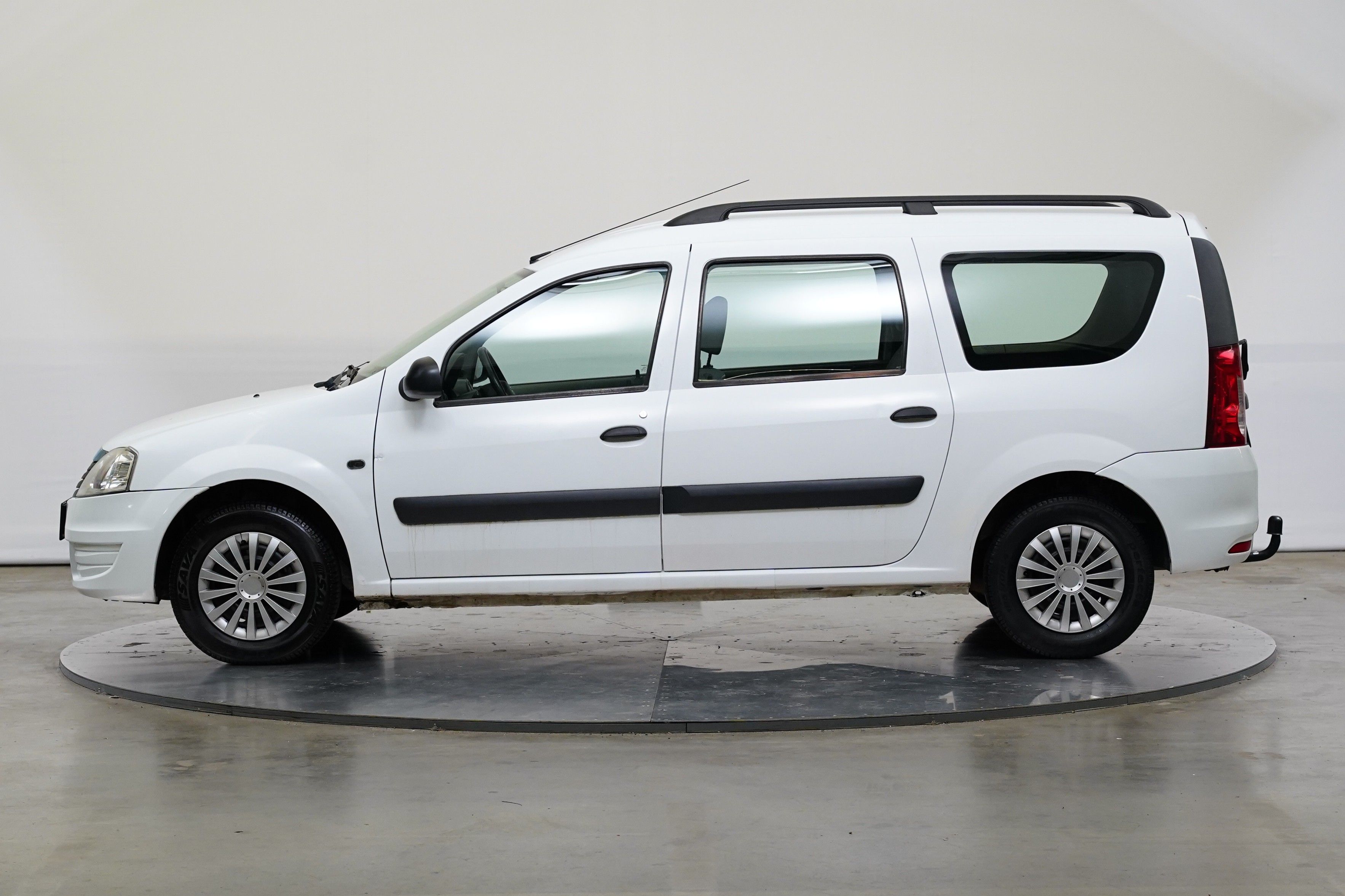 Dacia Logan, 1.6 MPI 64 kW - fotka 3