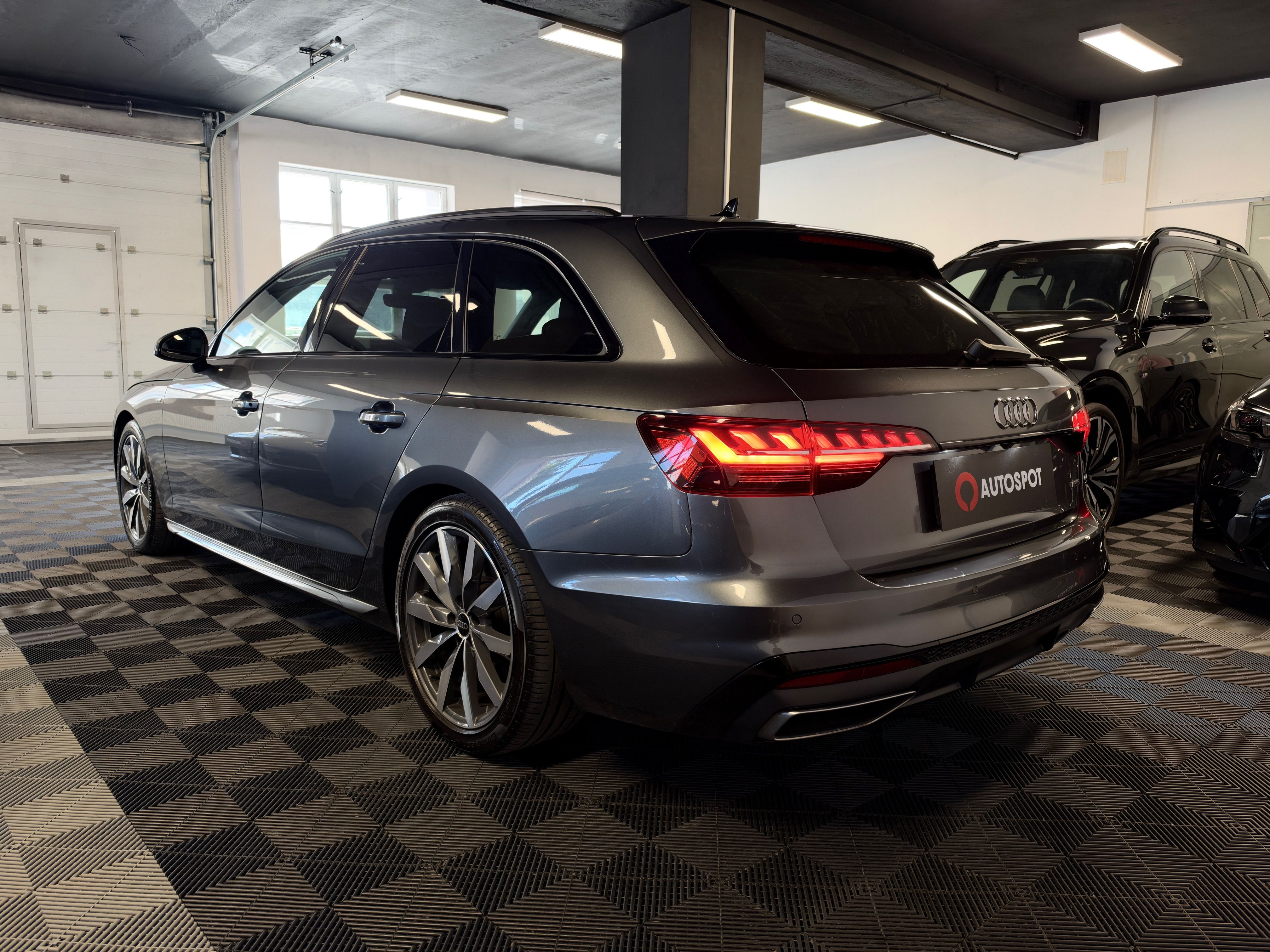 Audi A4 Avant, 40 TDI Quattro S line - fotka 4