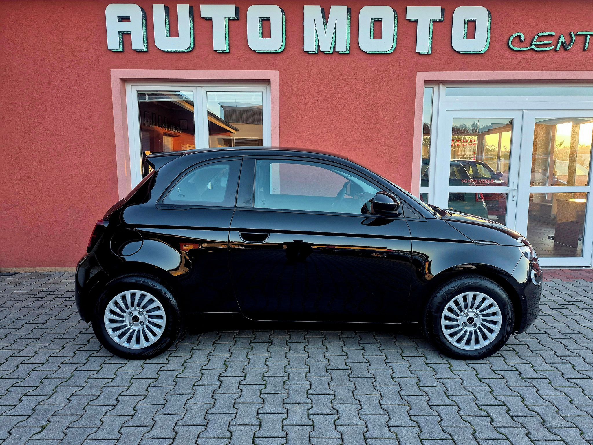 Fiat 500E, 42kwh 87KW ICON (ODPOČET DPH) - fotka 5