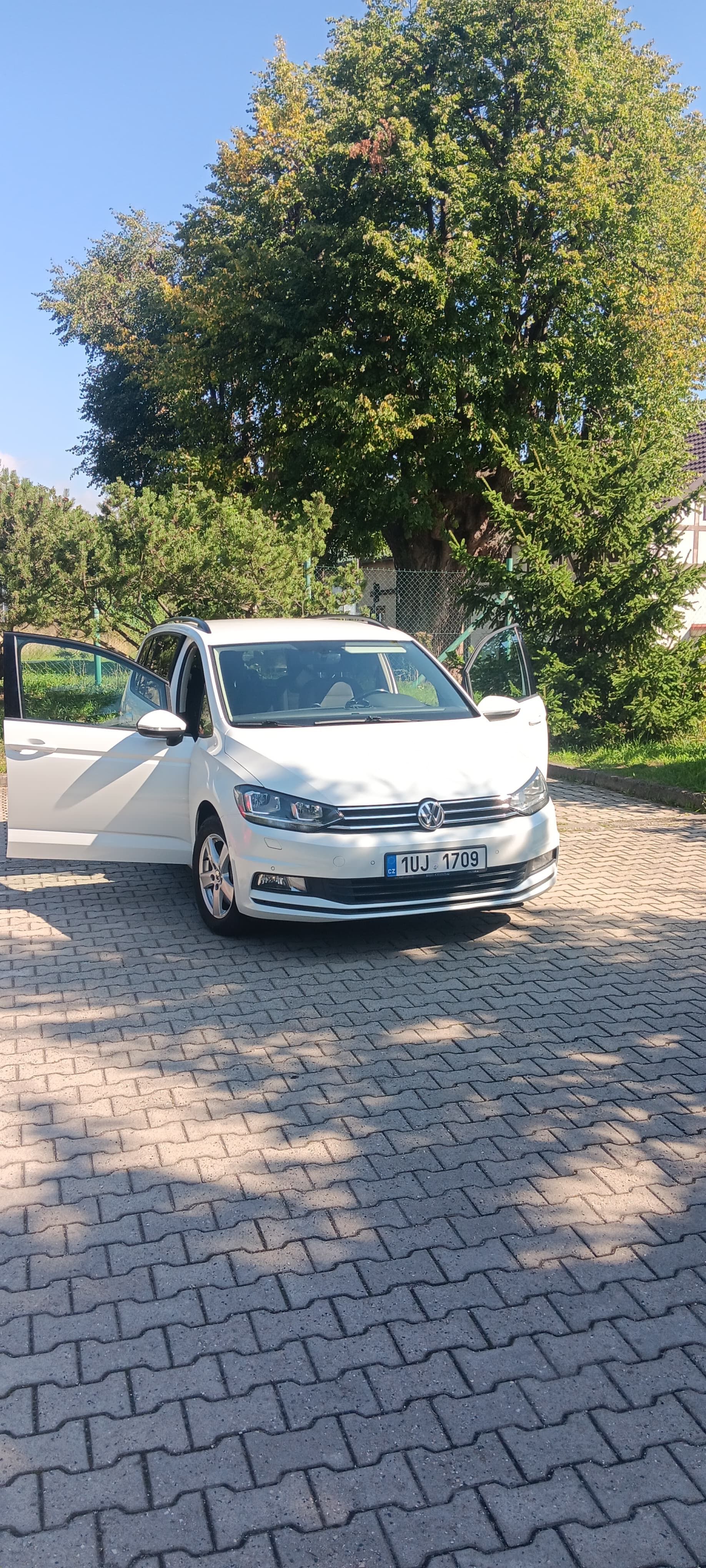 Volkswagen Touran, Volkswagen Touran 1.6 TDI 85kW - fotka 4