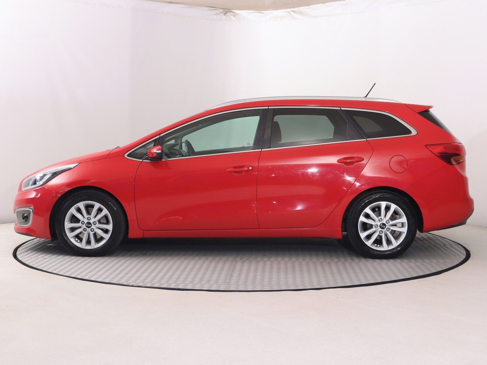 Kia Cee´d, 1.6 GDI, Automat, Serv.kniha - fotka 3