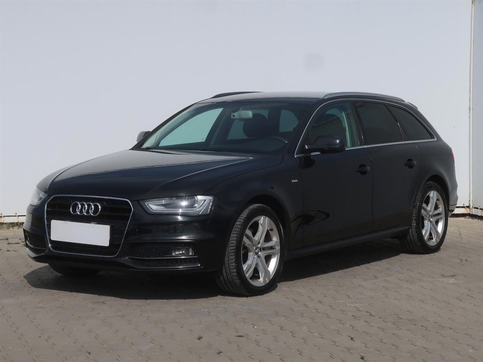 Audi A4, 2.0 TDI, S-Line, Automat - fotka 2