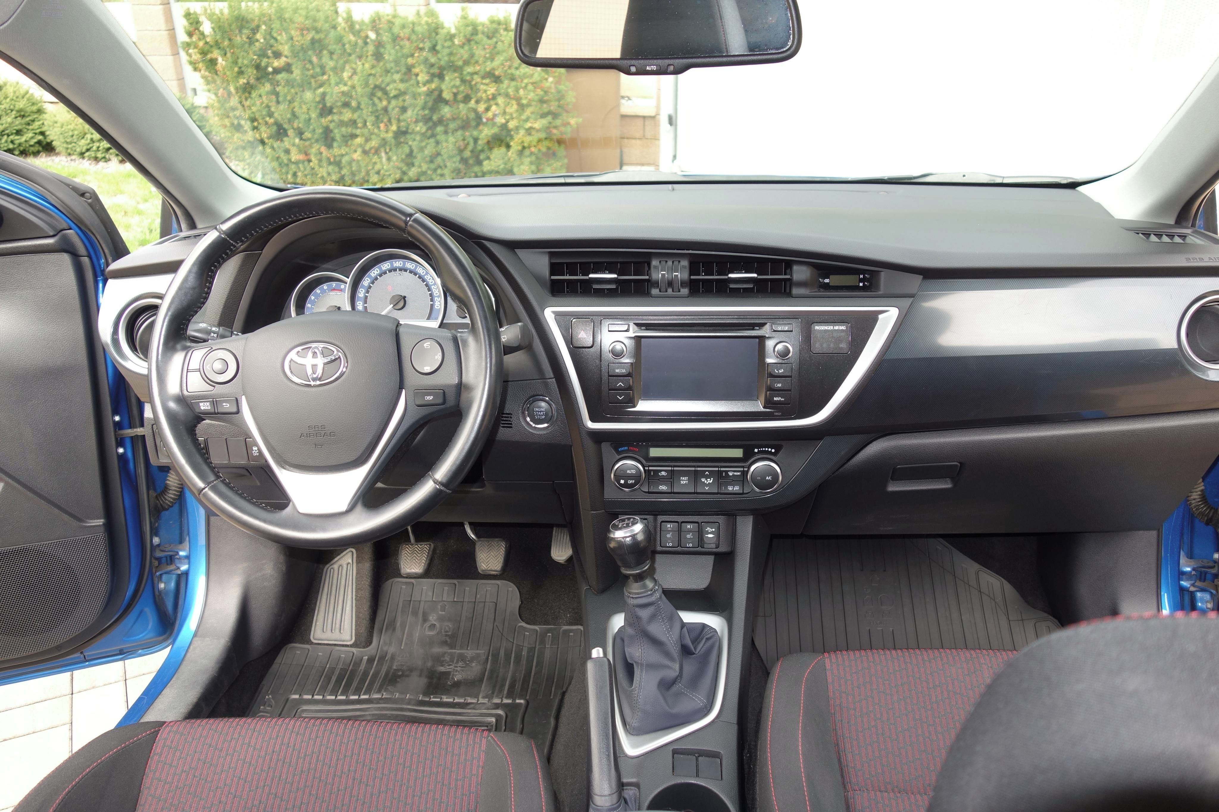 Toyota Auris, Toyota Auris 1,6i 97 kW - fotka 6