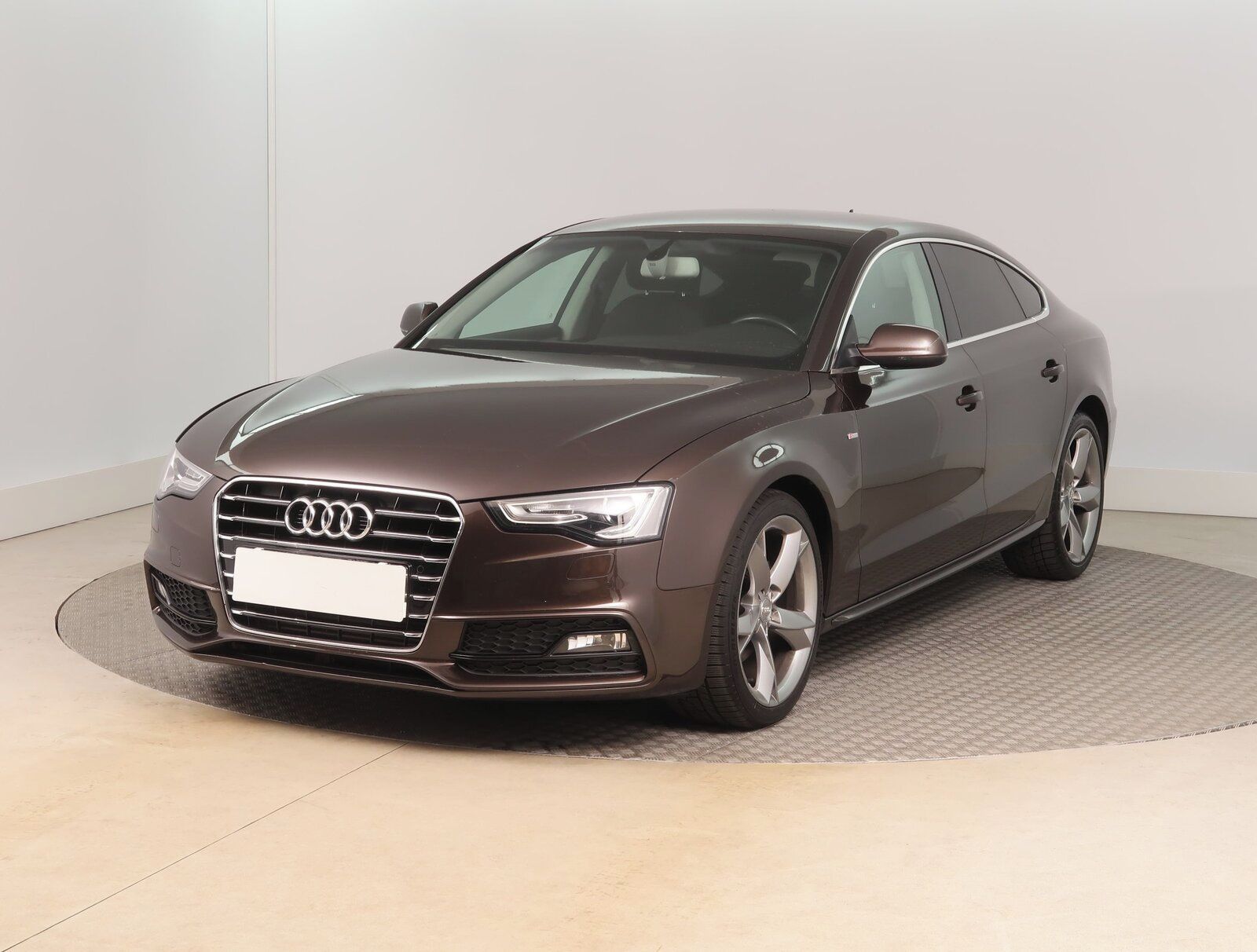 Audi A5, 1.8 TFSI, Automatická klima - fotka 2