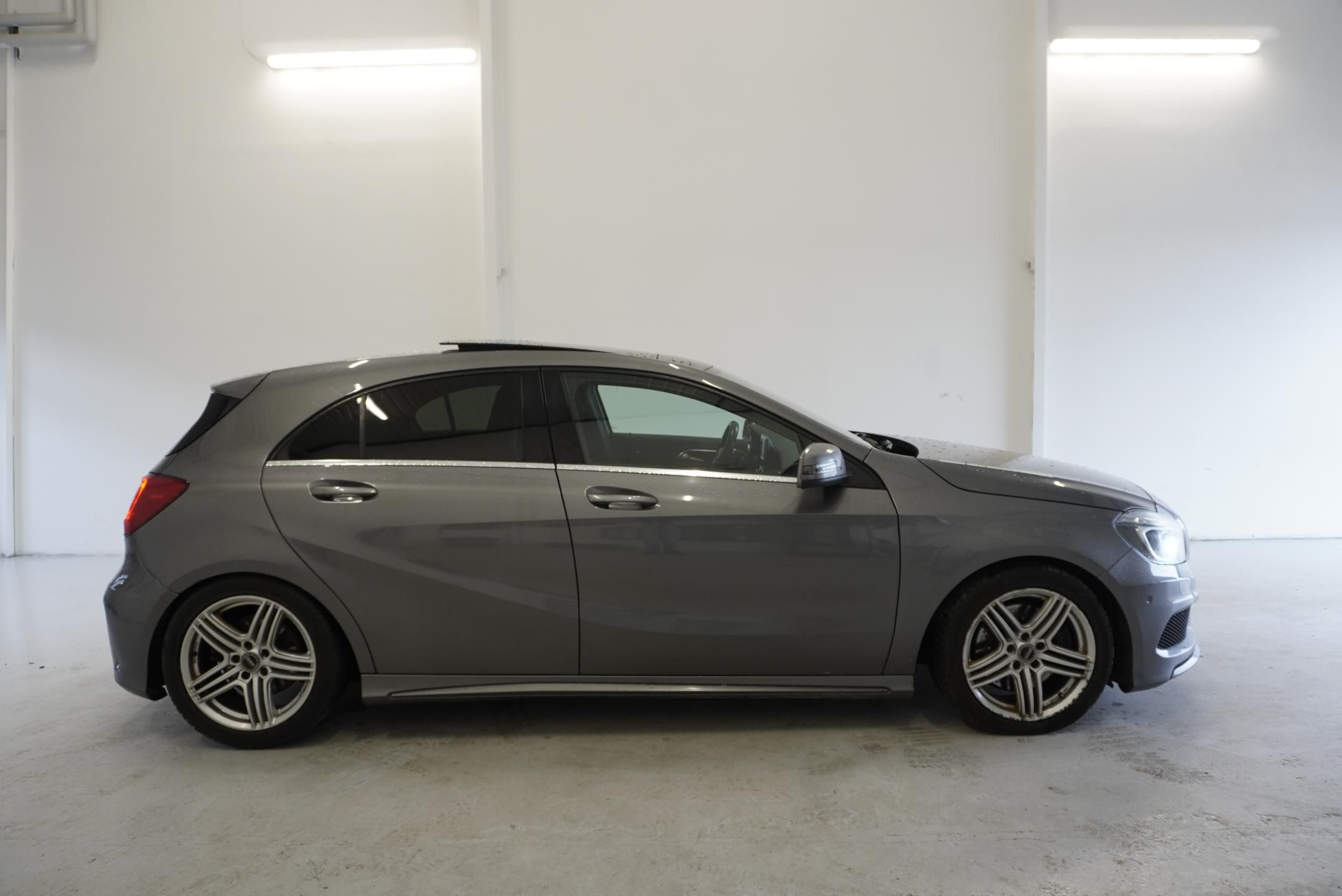 Mercedes-Benz Třídy A, A220 2,2 CDI AMG-LINE AUT. - fotka 4