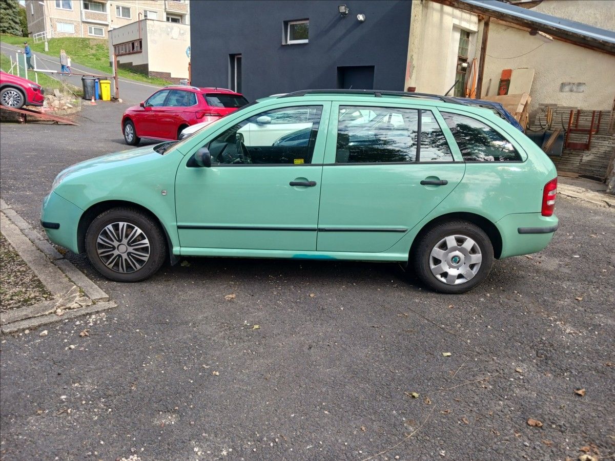 Škoda Fabia, 1,4 MPI 50kW Kombi - fotka 4