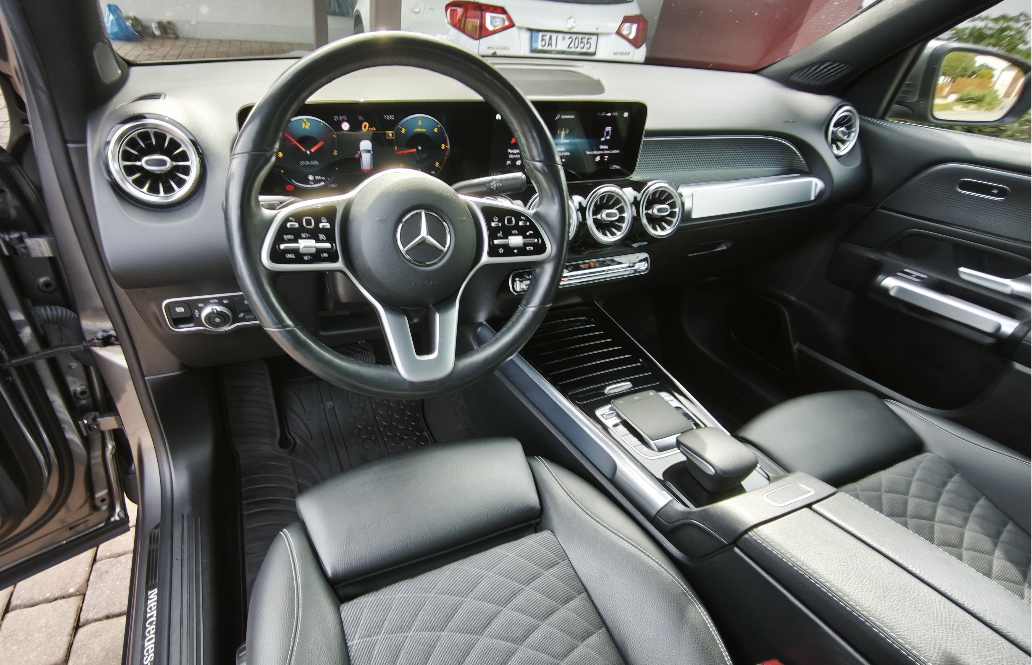 Mercedes-Benz GLB - fotka 5