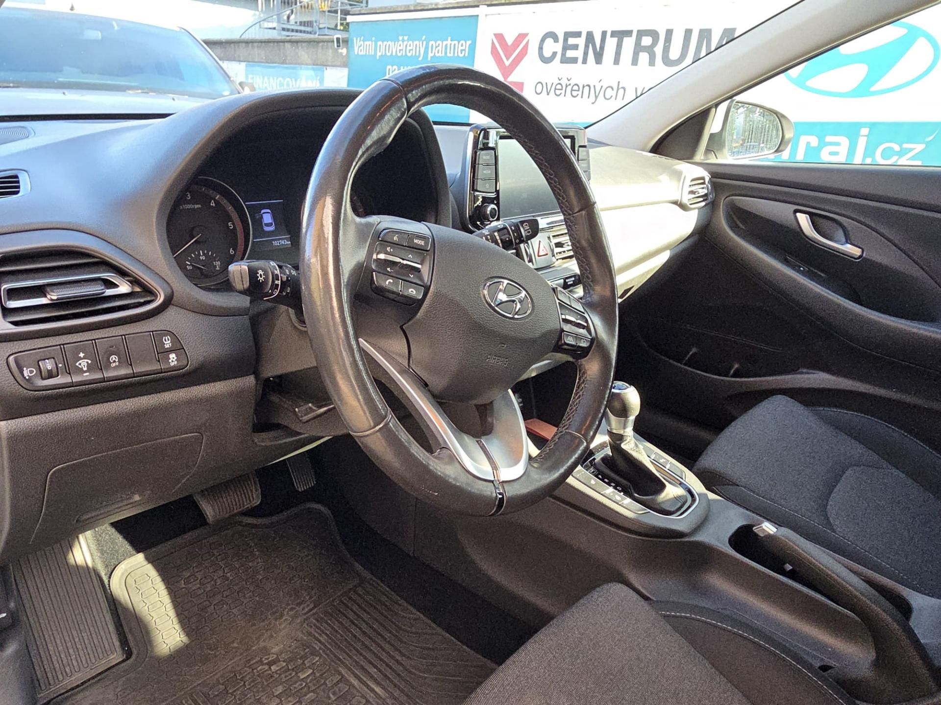 Hyundai i30, 1.6-AUTOMAT-KAMERA-PRAV.SERVIS - fotka 5