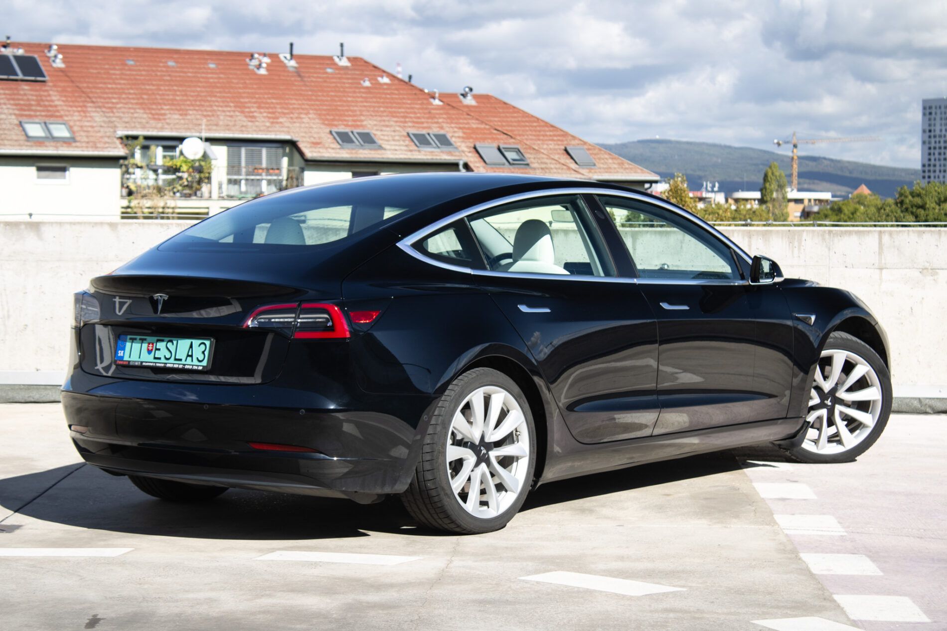 Tesla Model 3 - fotka 5