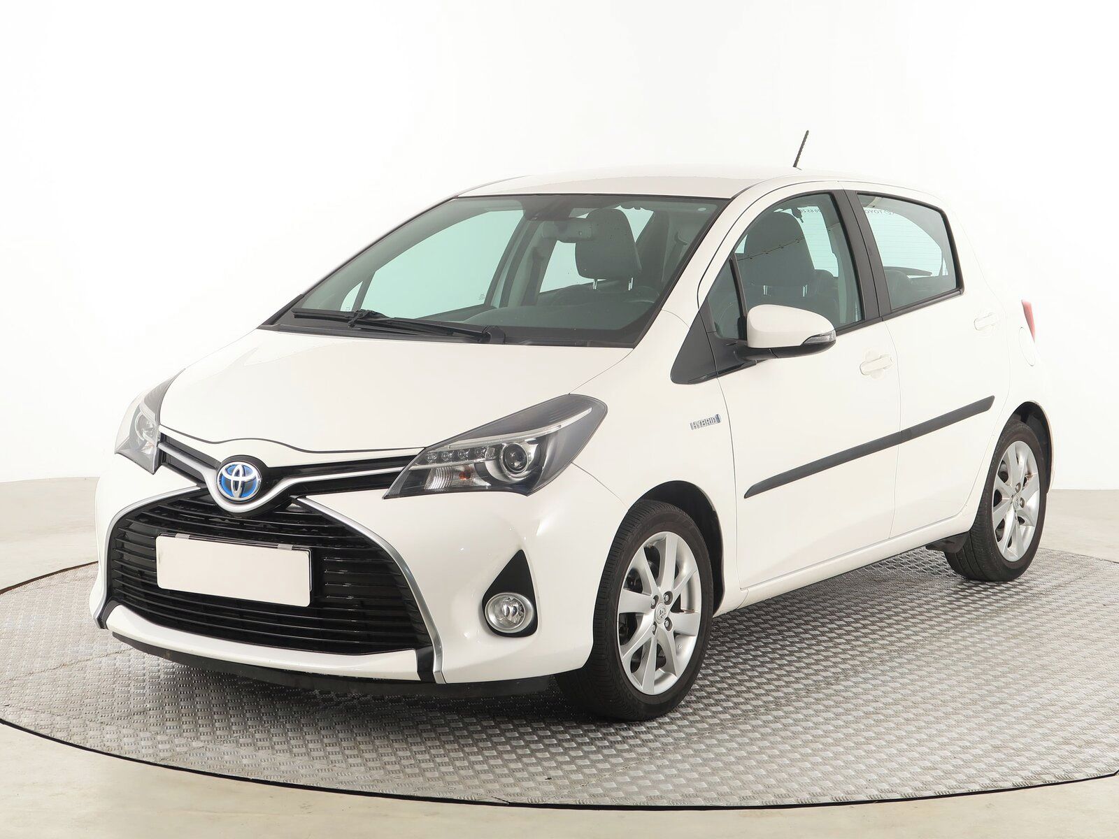 Toyota Yaris, 1.5 Hybrid, Automat - fotka 2