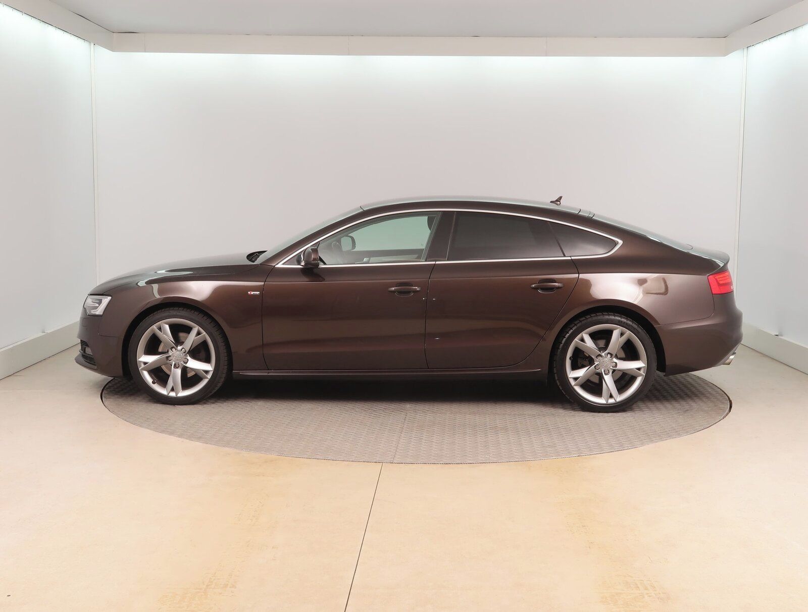 Audi A5, 1.8 TFSI, Automatická klima - fotka 3
