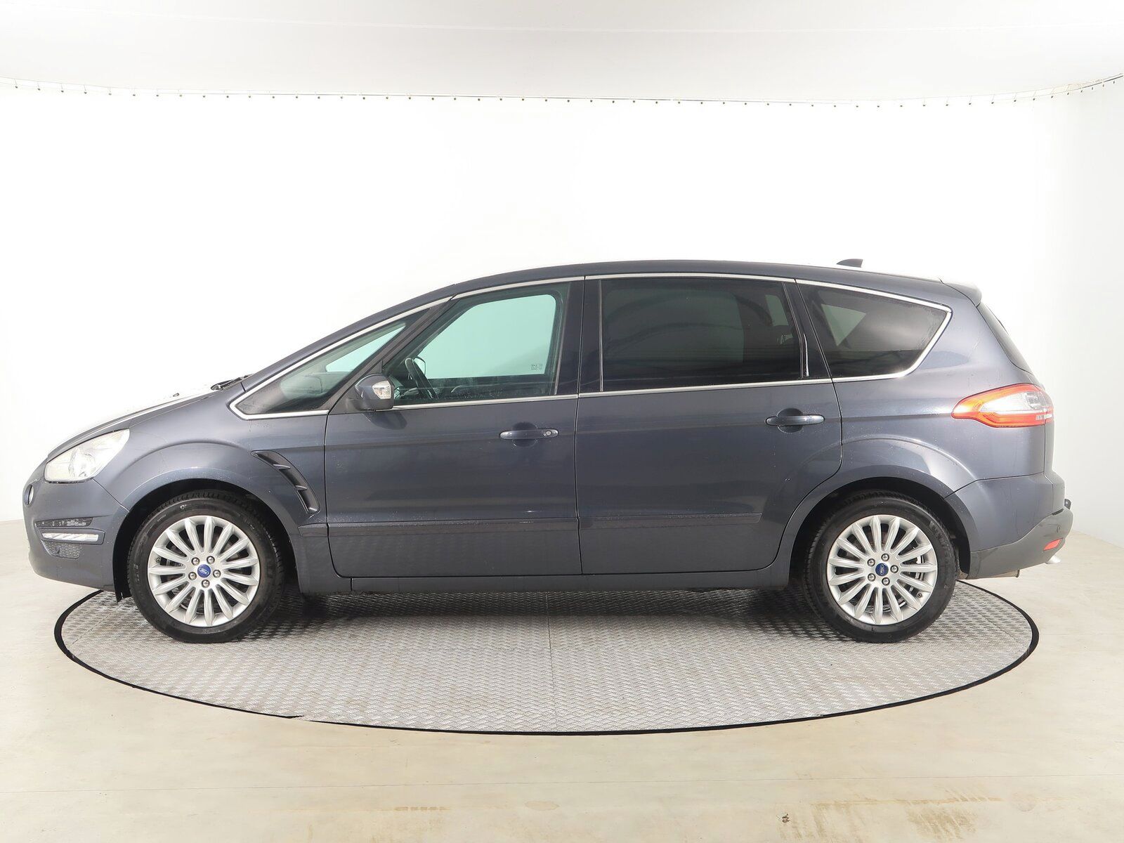 Ford S-MAX, 2.0 TDCi, Titanium - fotka 3