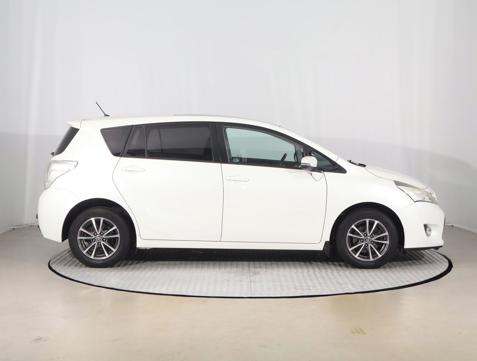Toyota Verso, 2.0 D-4D - fotka 6