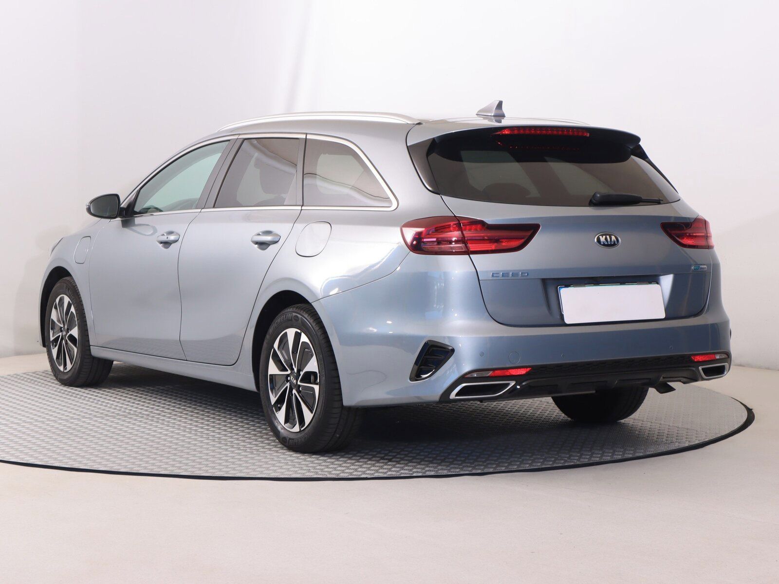 Kia Cee´d, 1.6 GDI plug-in, Gold, Automat - fotka 4