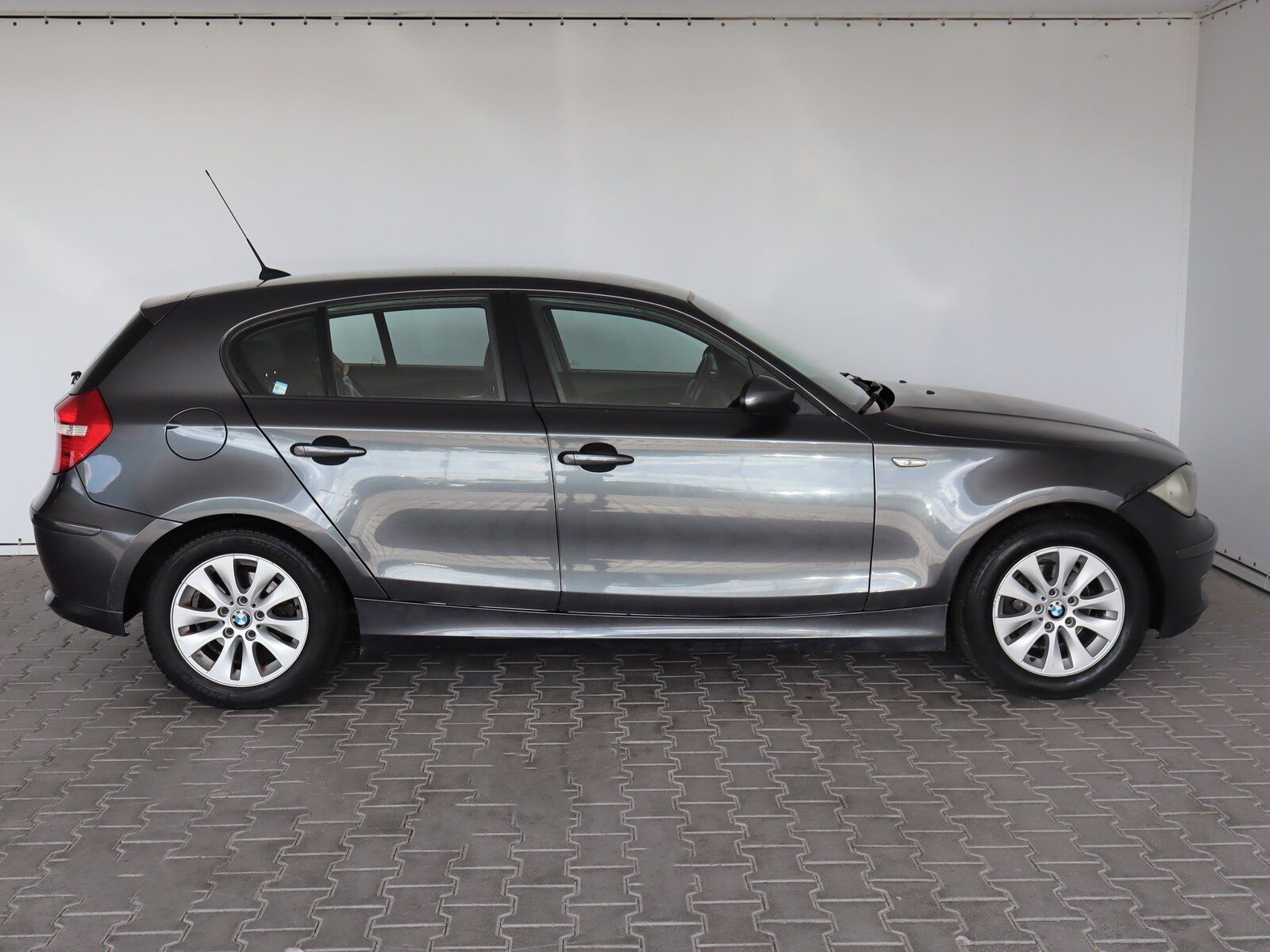 BMW Řada 1, 116i, oblíbený vůz - fotka 6