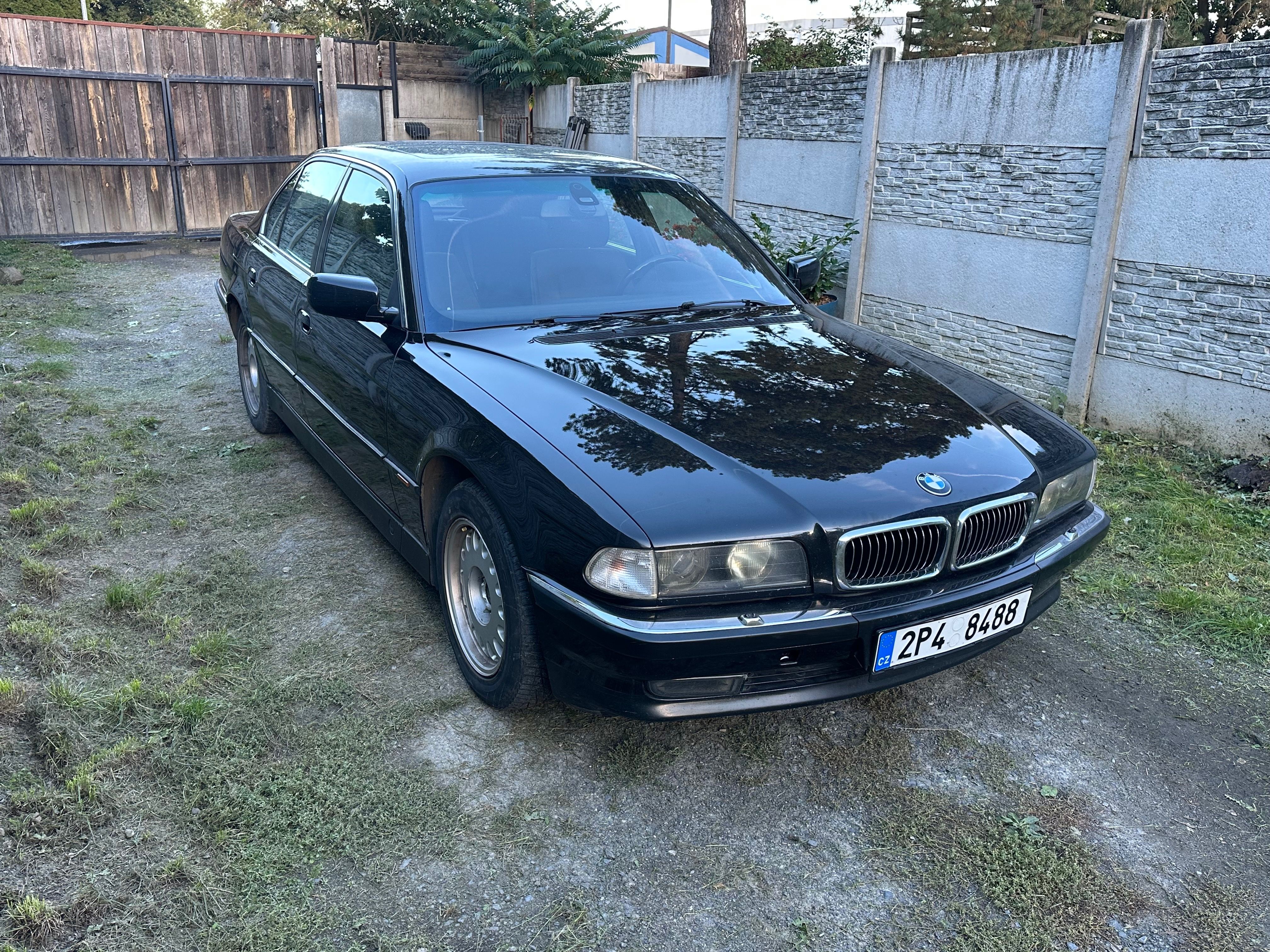 BMW Řada 7, 735i manuál - fotka 4