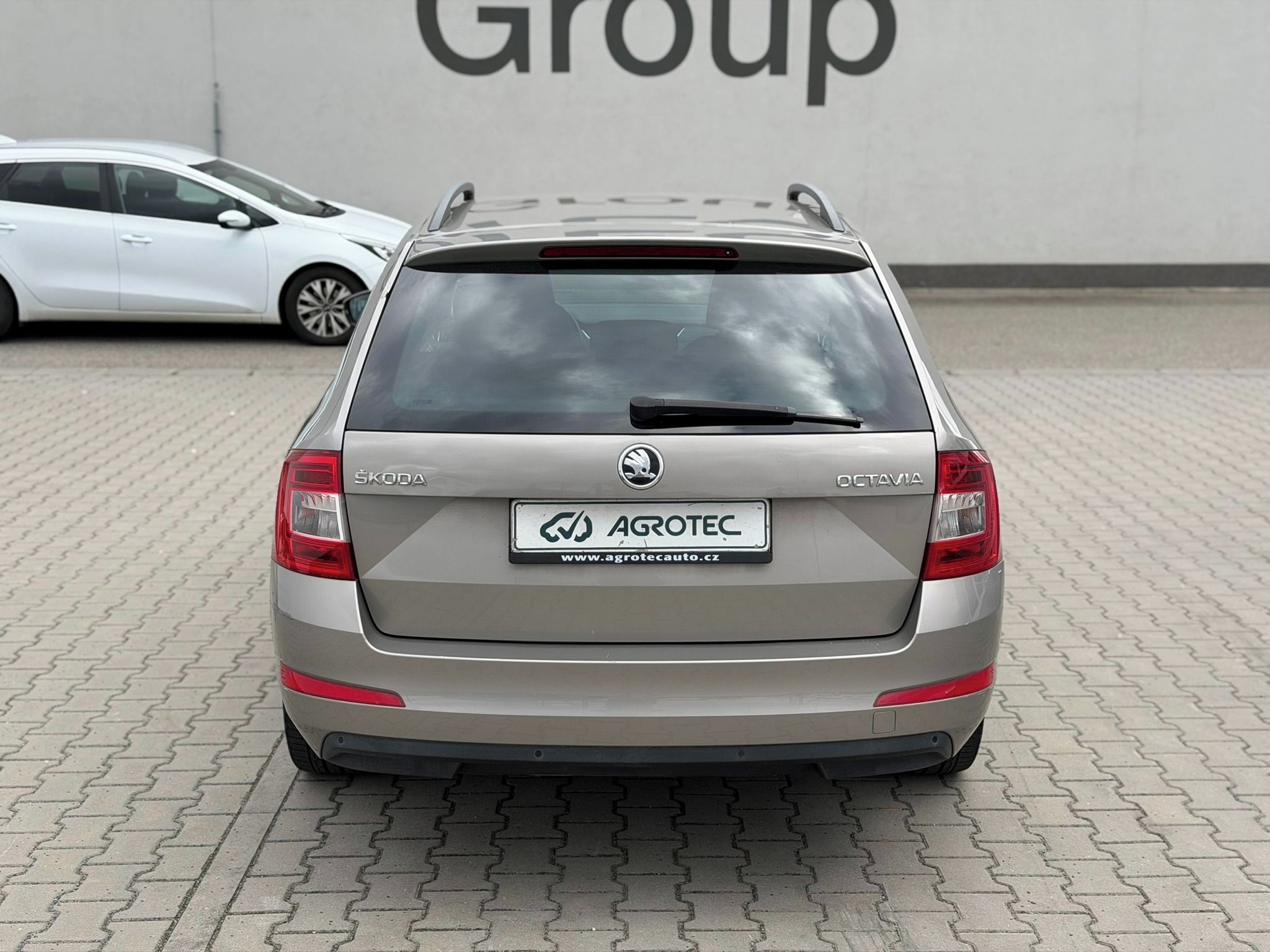 Škoda Octavia, 2.0 TDI 110 kW Elegance Combi - fotka 6