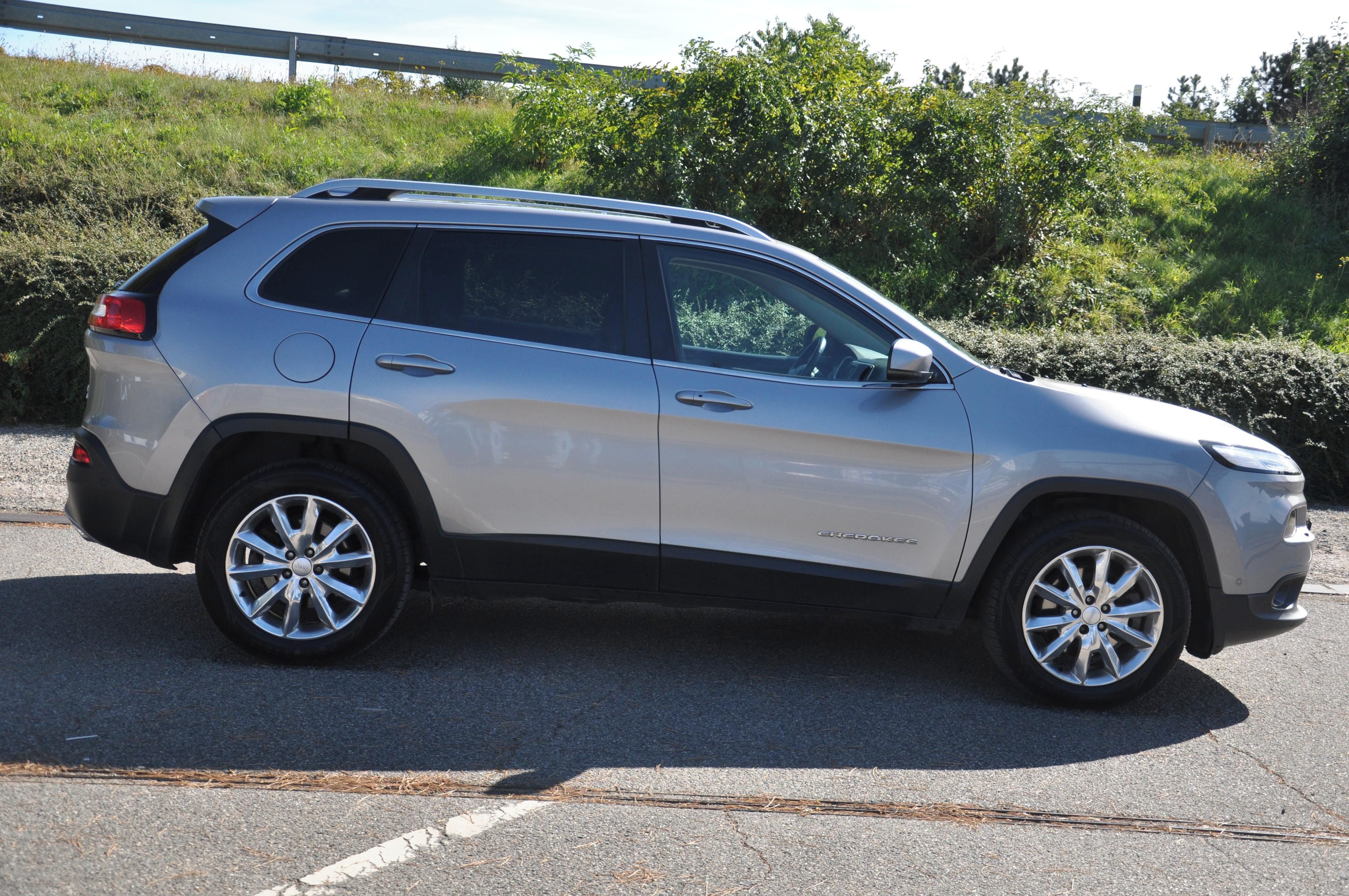 Jeep Cherokee, 2.2,4WD,Overland,CZ,servis. - fotka 5