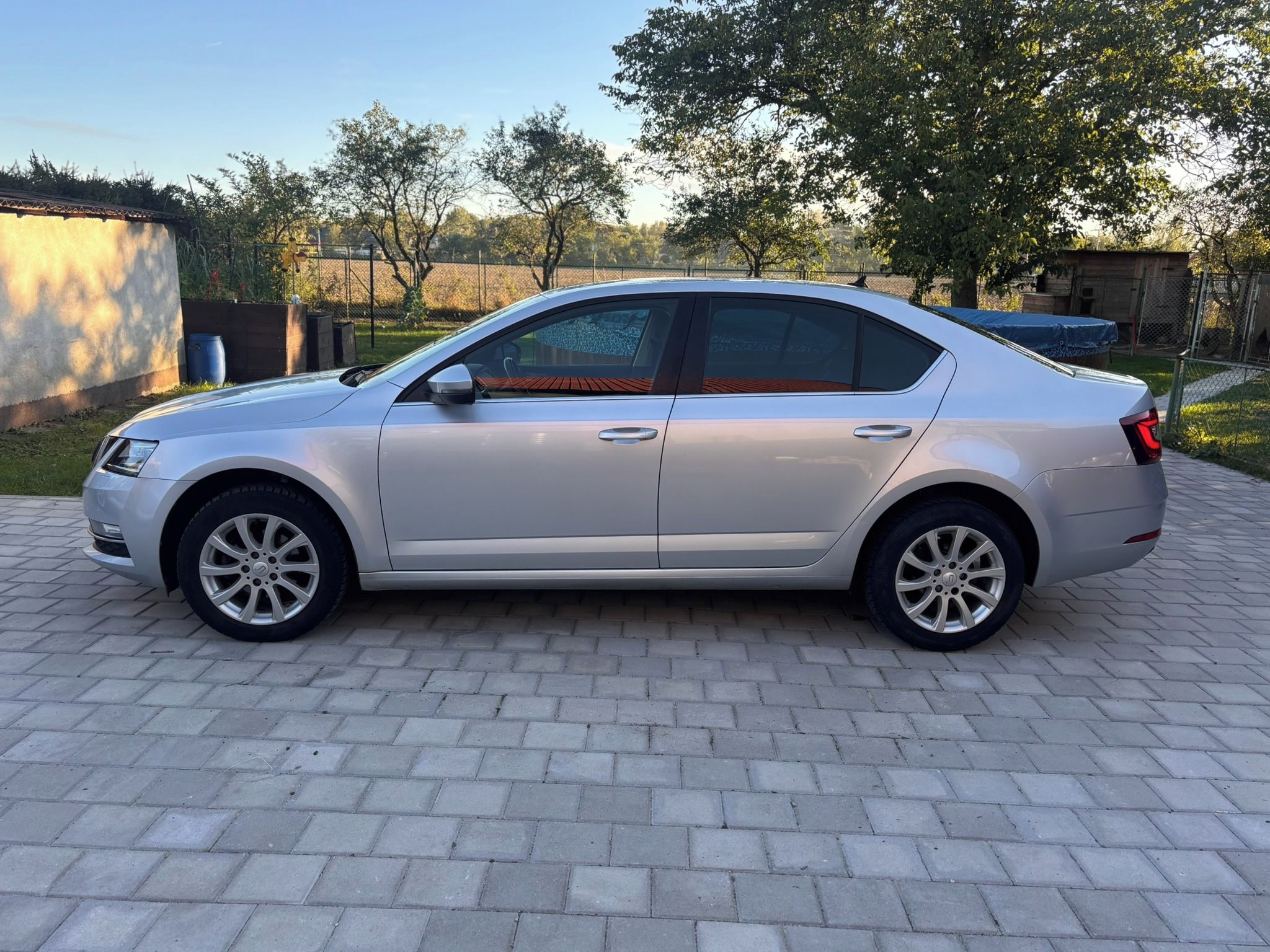 Škoda Octavia, 1.6 TDI, servisováno - fotka 3