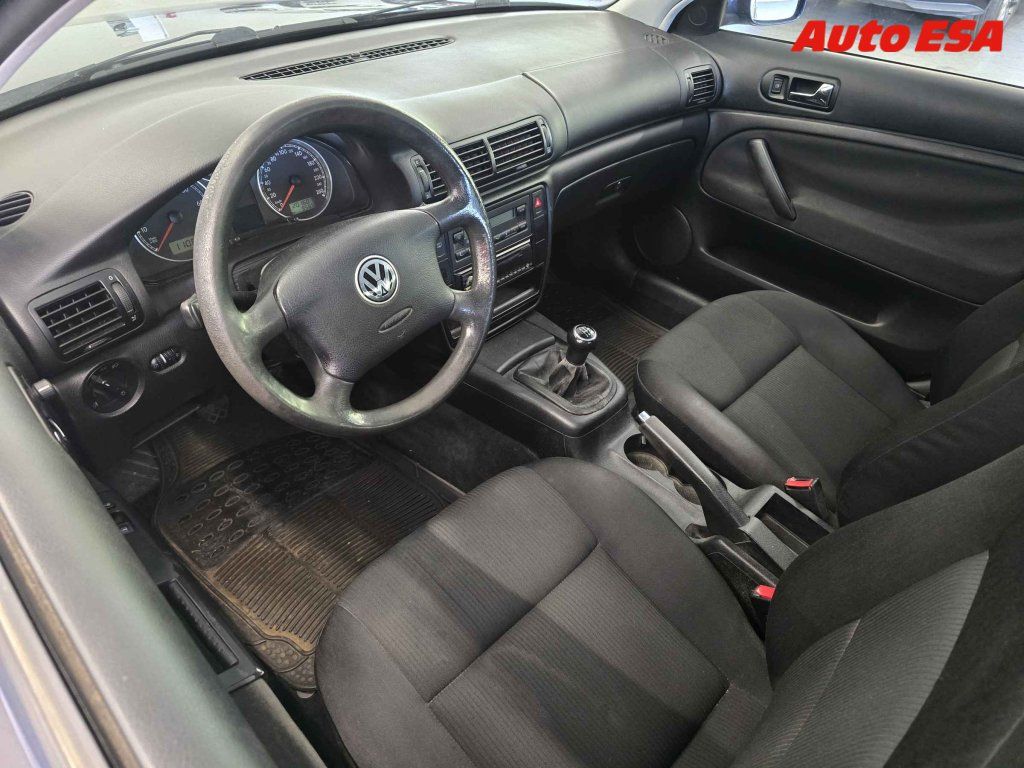 Volkswagen Passat, 1.6i - fotka 3