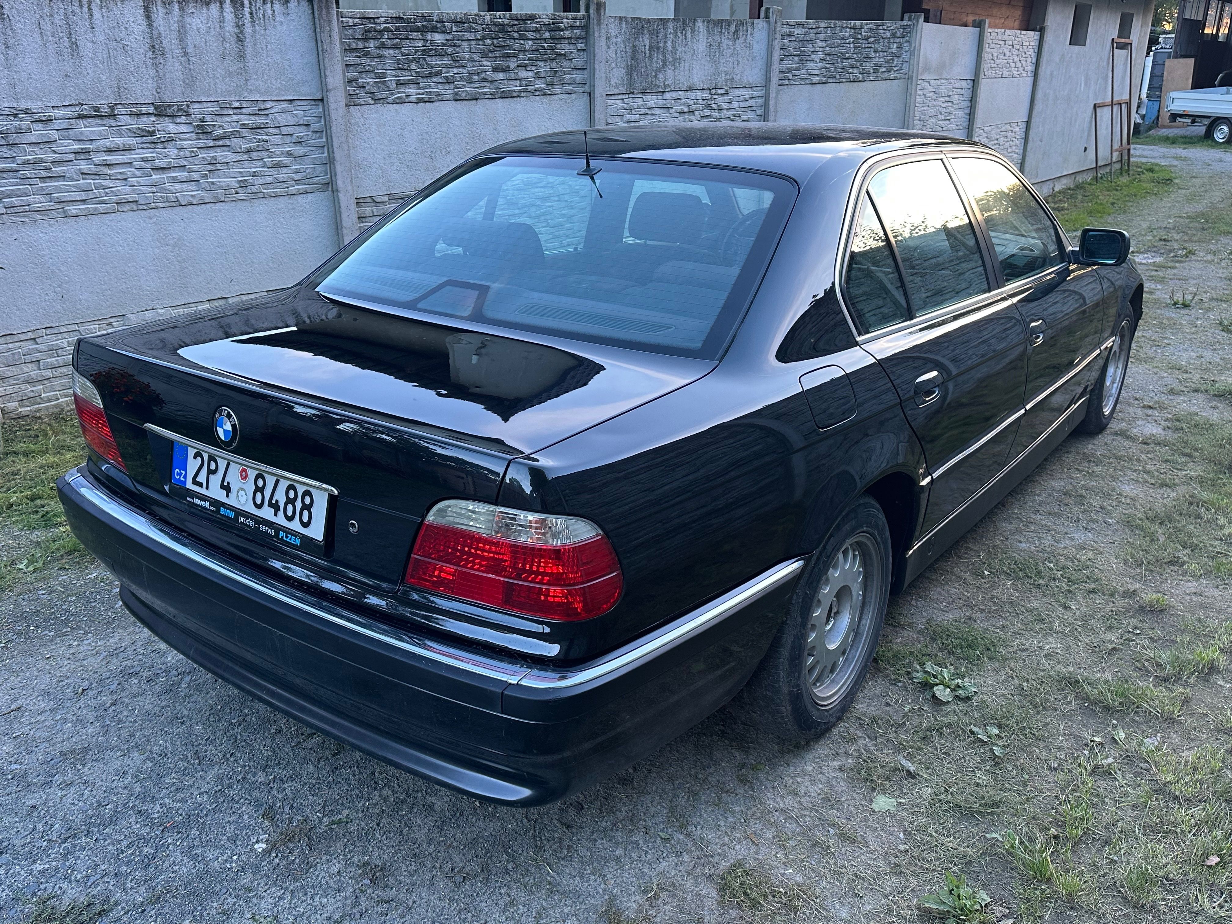 BMW Řada 7, 735i manuál - fotka 3