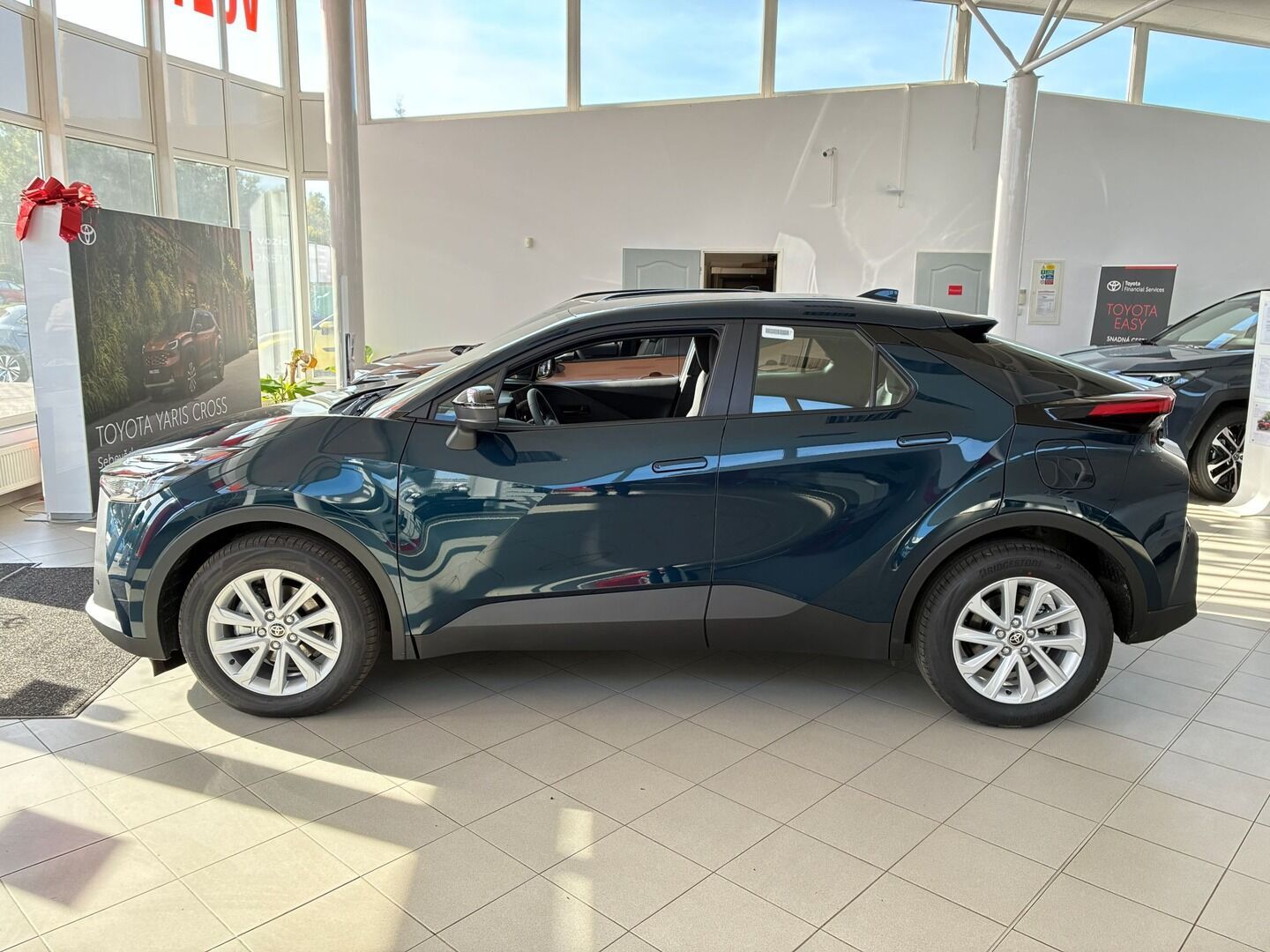 Toyota C-HR, Comfort 1,8 Hybrid 140 - fotka 4