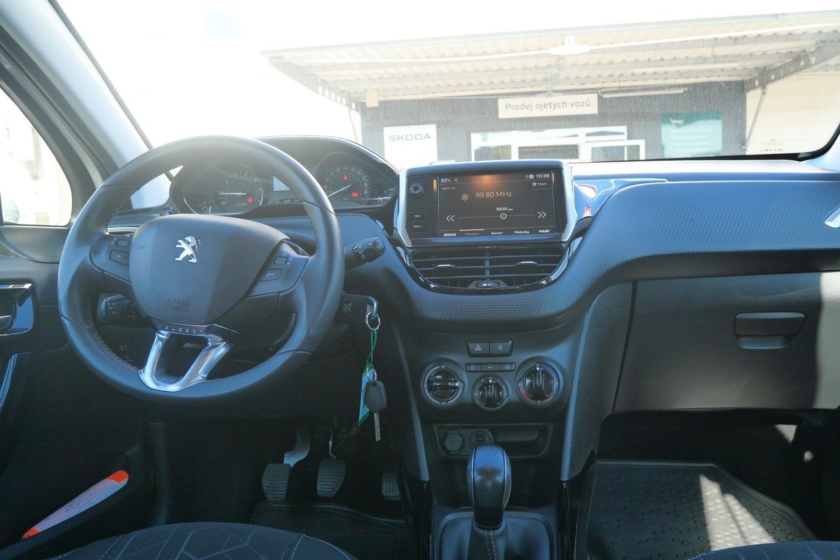 Peugeot 2008, 1.2 PureTech 61 kW Active - fotka 6