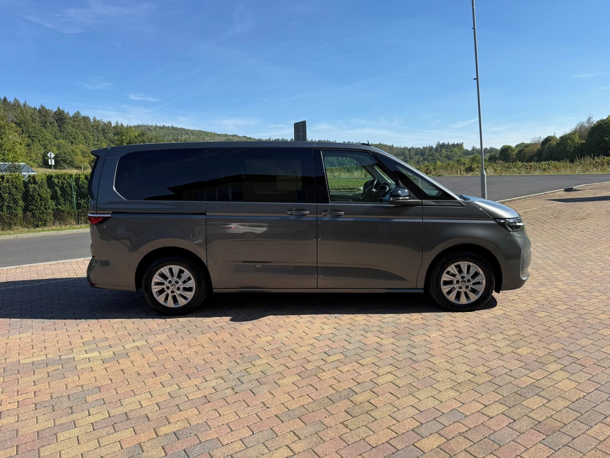 Volkswagen Multivan, T7 LONG 2.0 TDI 110kW DSG - fotka 6