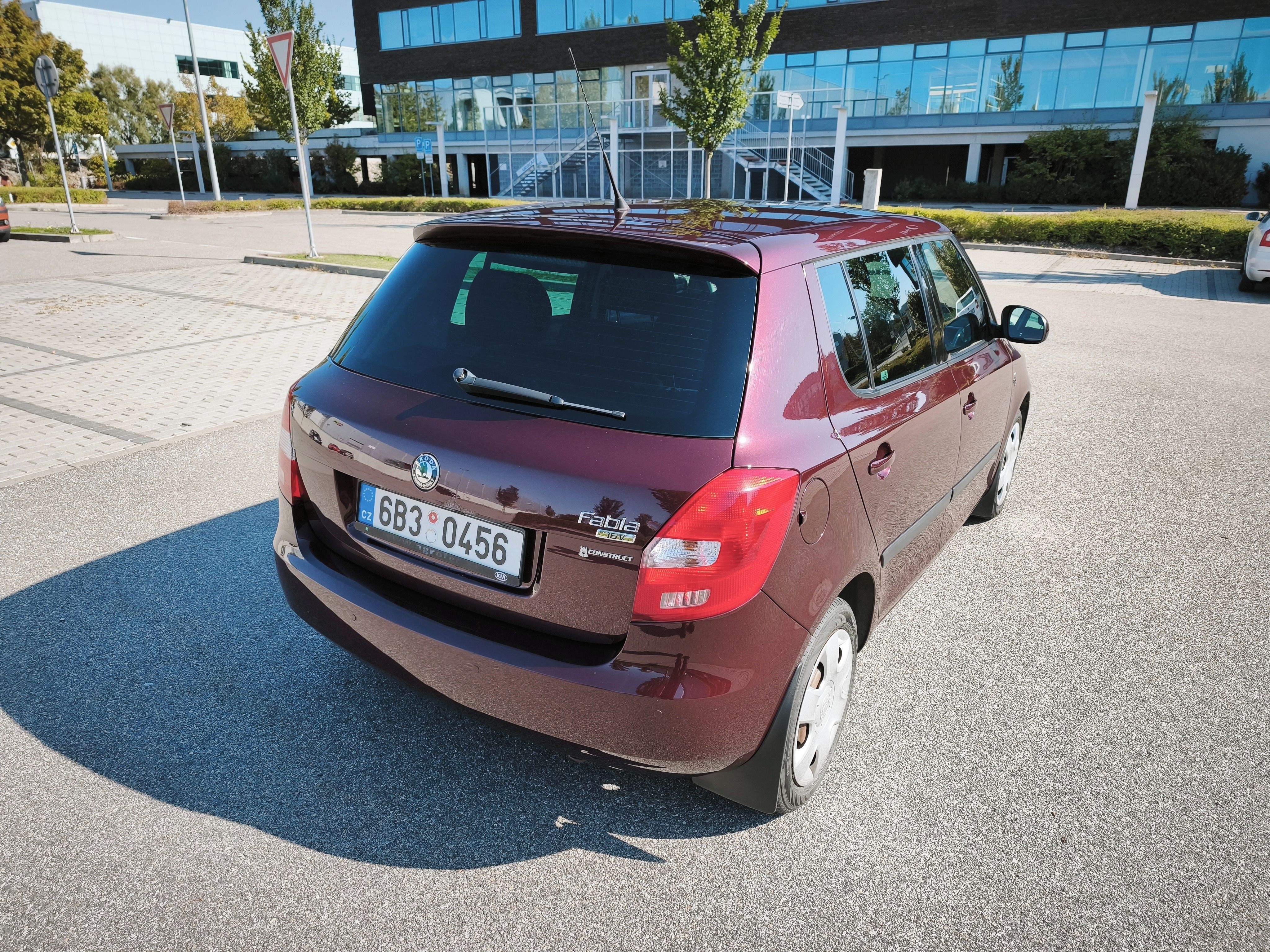Škoda Fabia, II. 1.4 16V 63 kW - 107000km - fotka 6