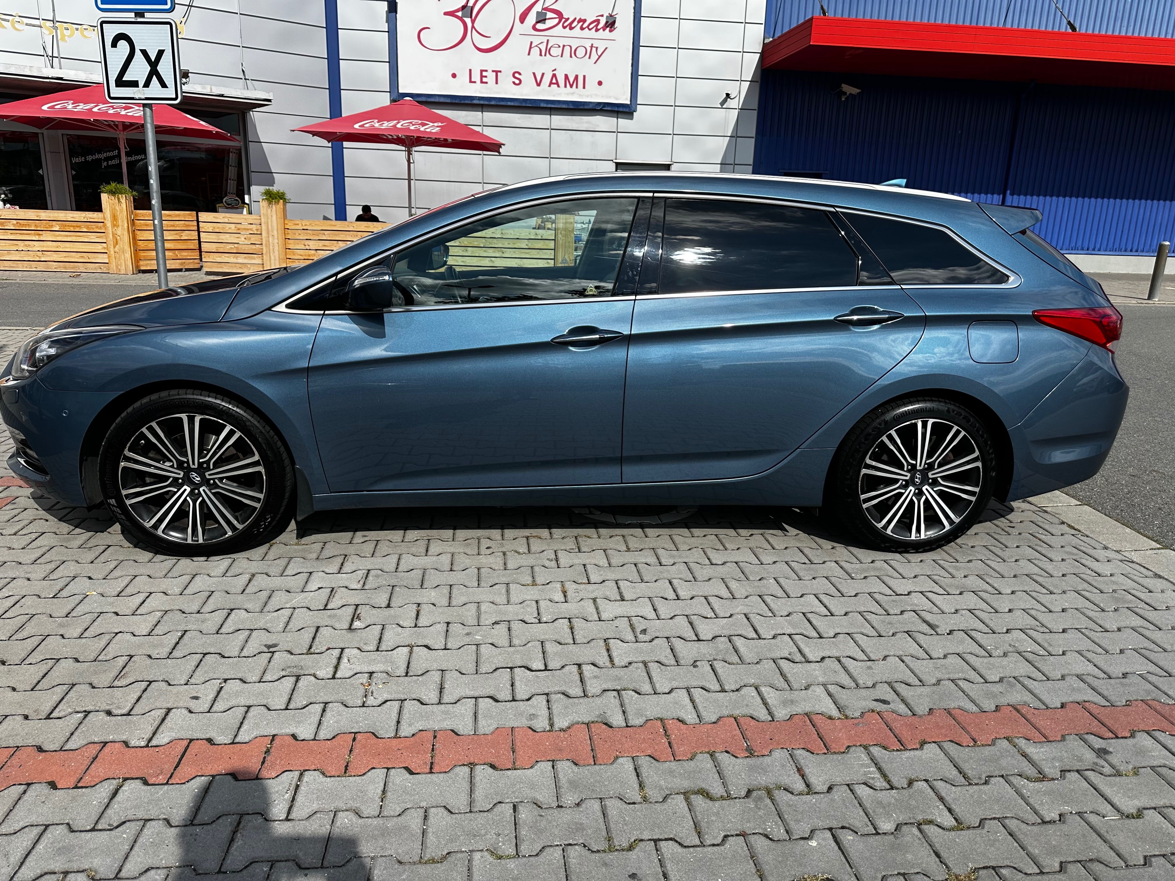 Hyundai i40, Hyundai i40 Premium - fotka 2
