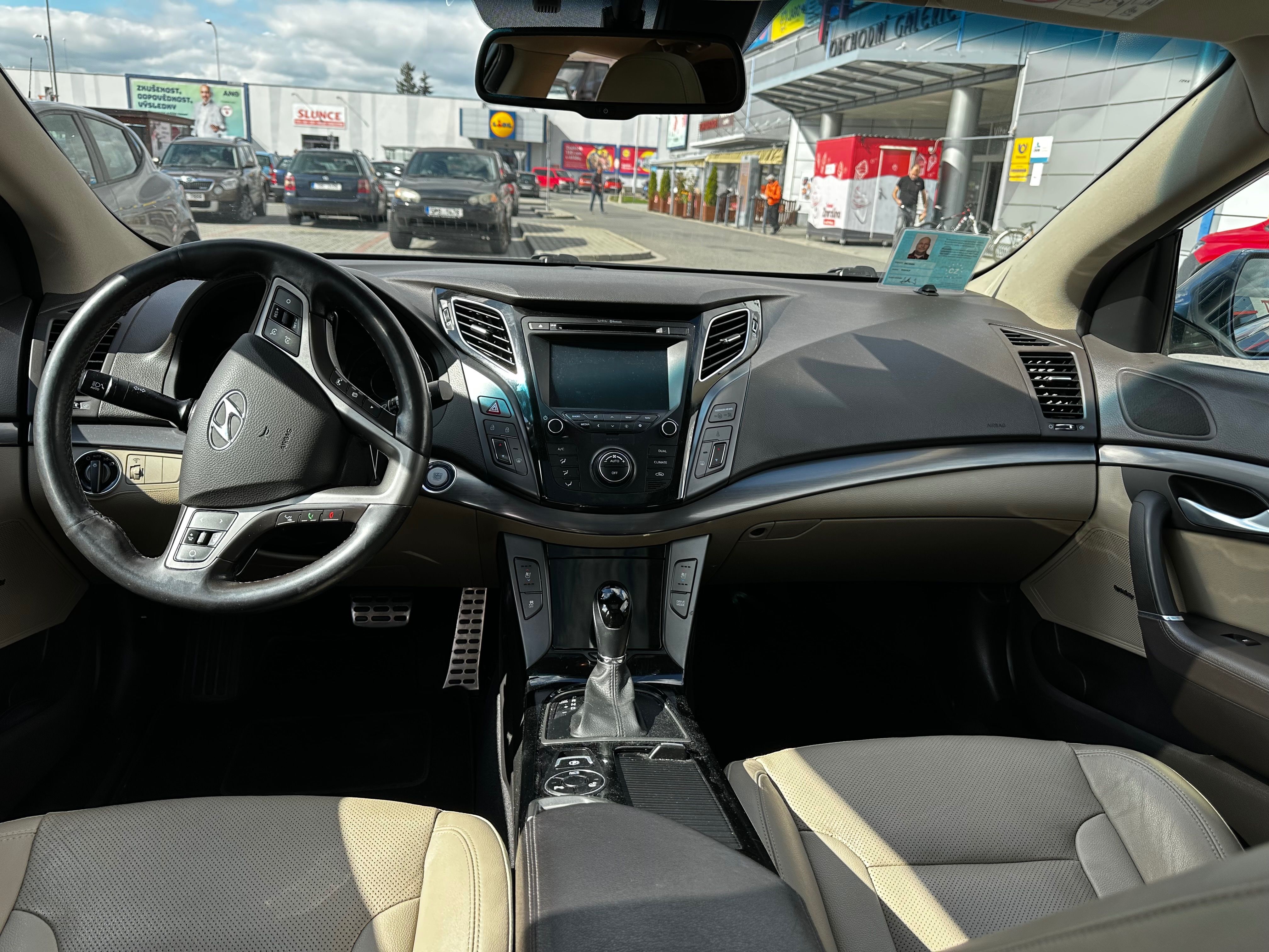 Hyundai i40, Hyundai i40 Premium - fotka 3
